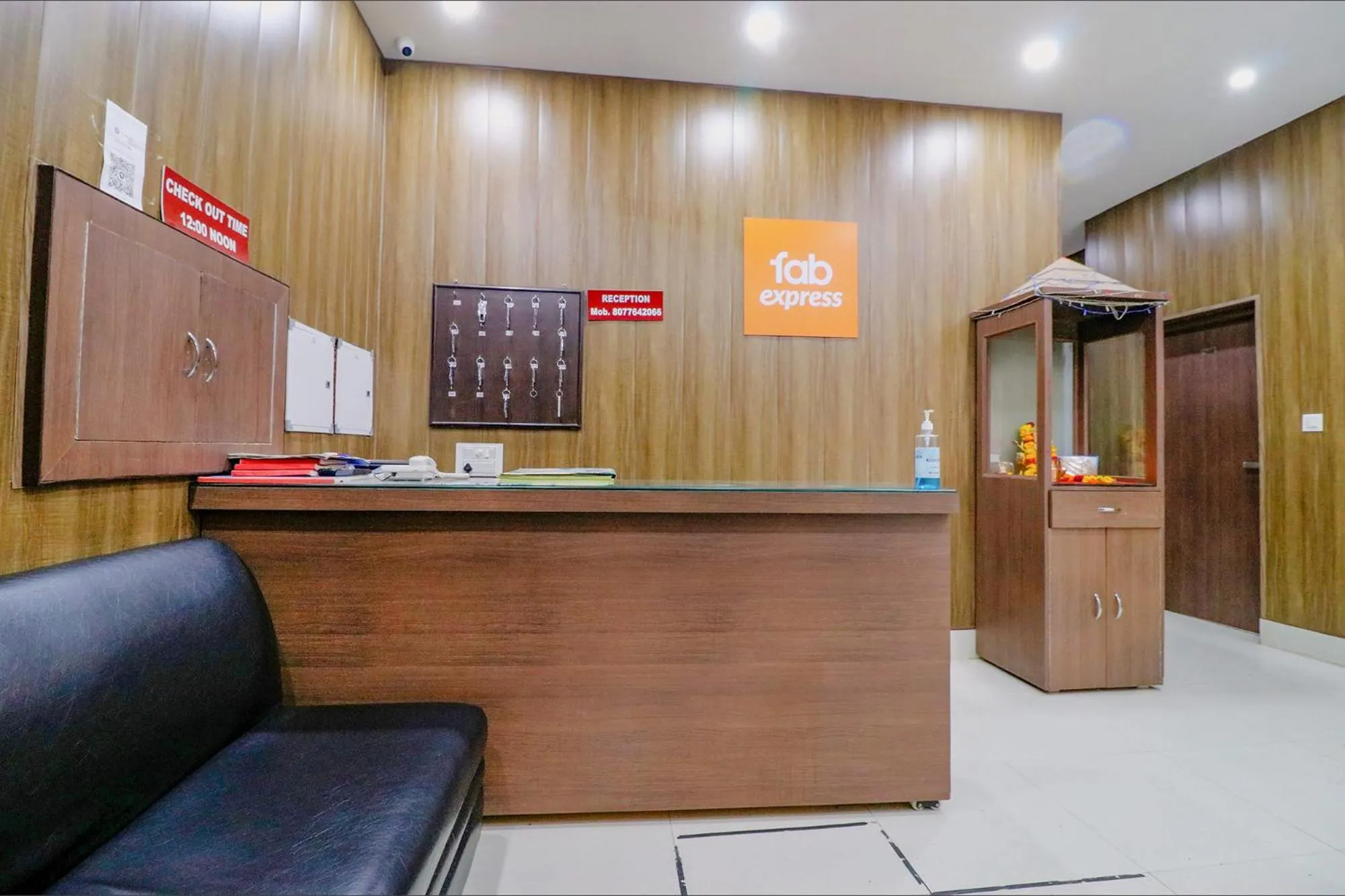 Lobby or reception in FabExpress Kartikey Inn