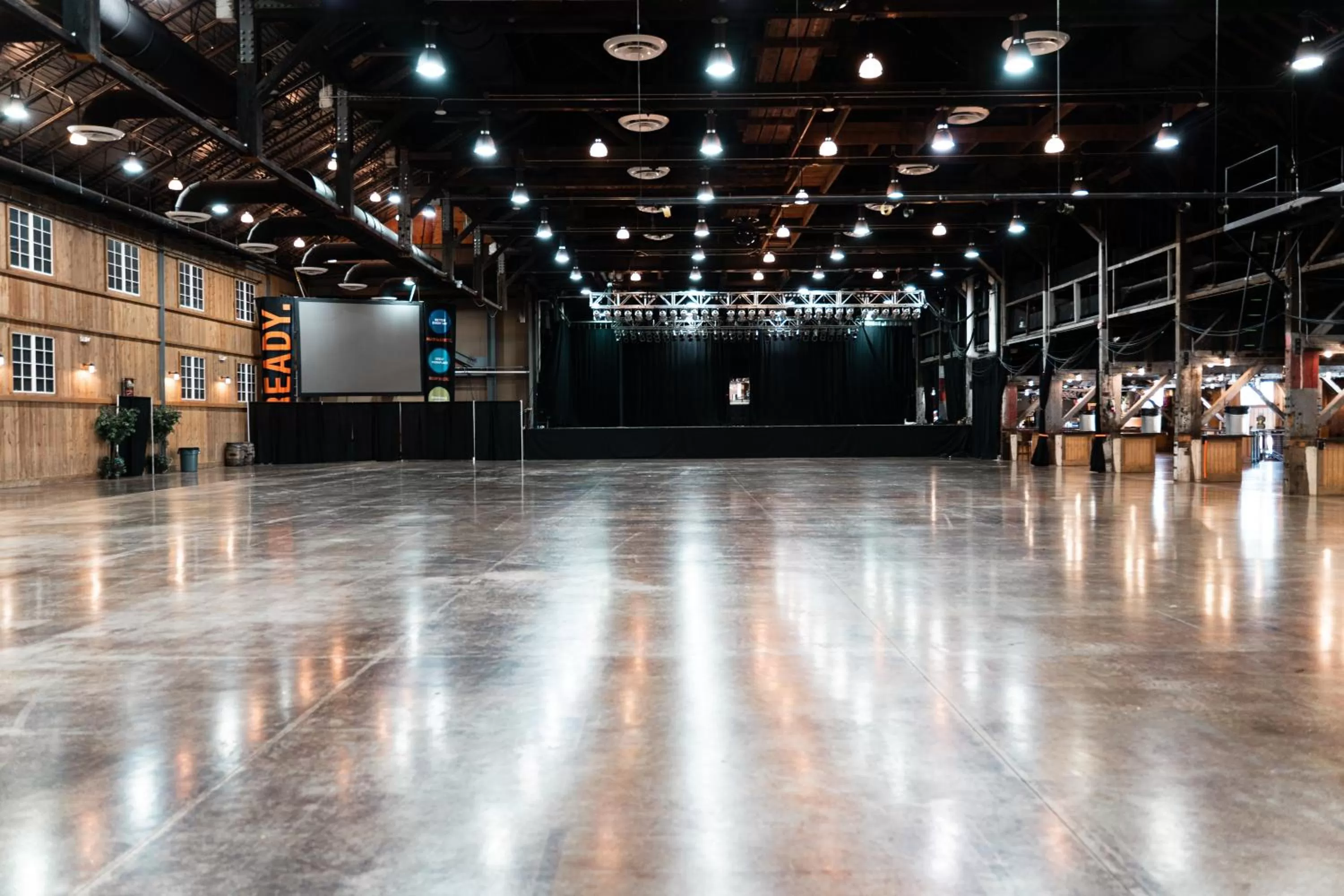 Meeting/conference room in Holiday Inn Resort Deadwood Mountain Grand by IHG