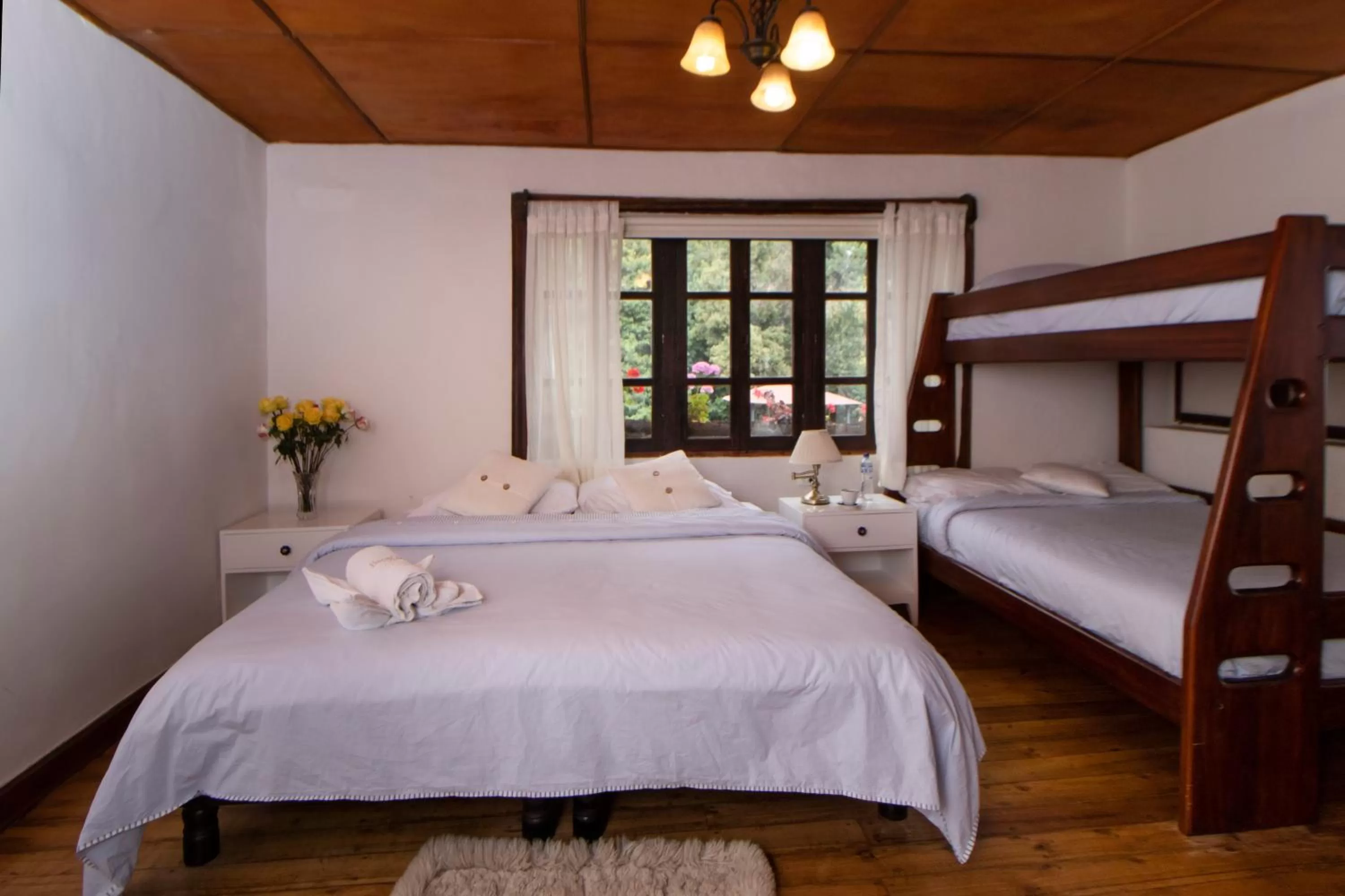 Bed in Hosteria Papagayo Cotopaxi