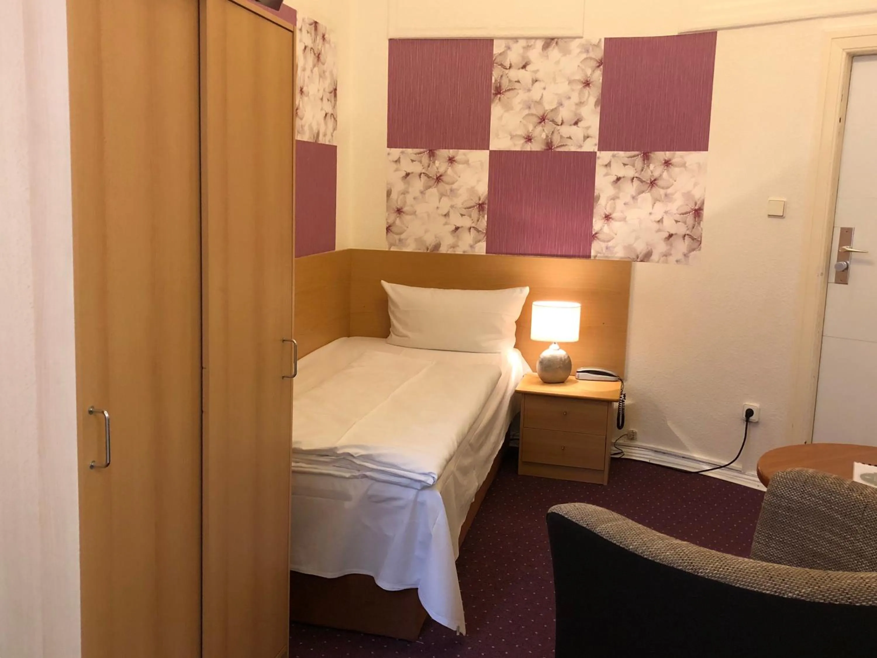 Photo of the whole room, Bed in Hotel Castell am Kurfürstendamm