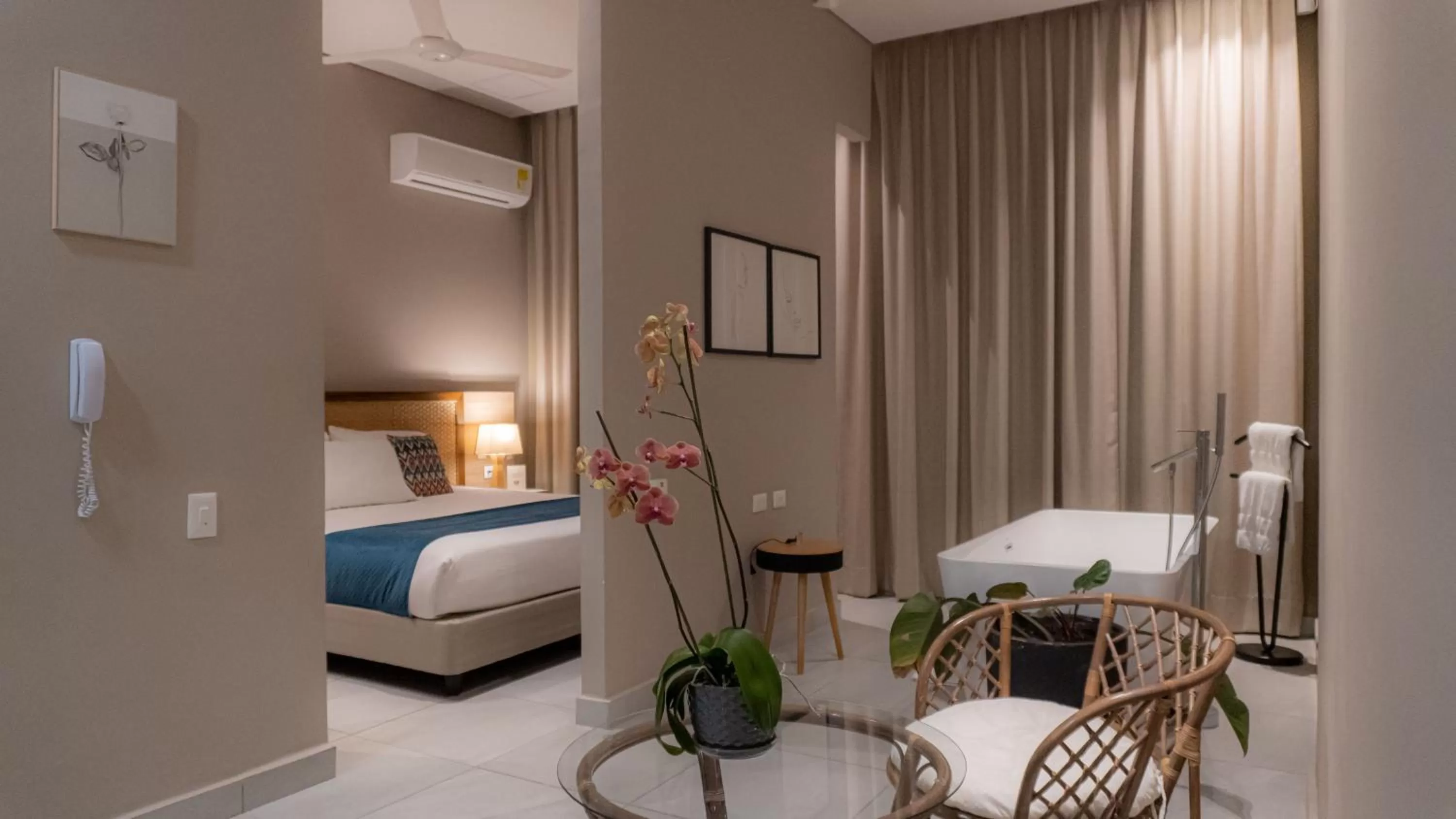 Photo of the whole room, Bed in FR Hotel