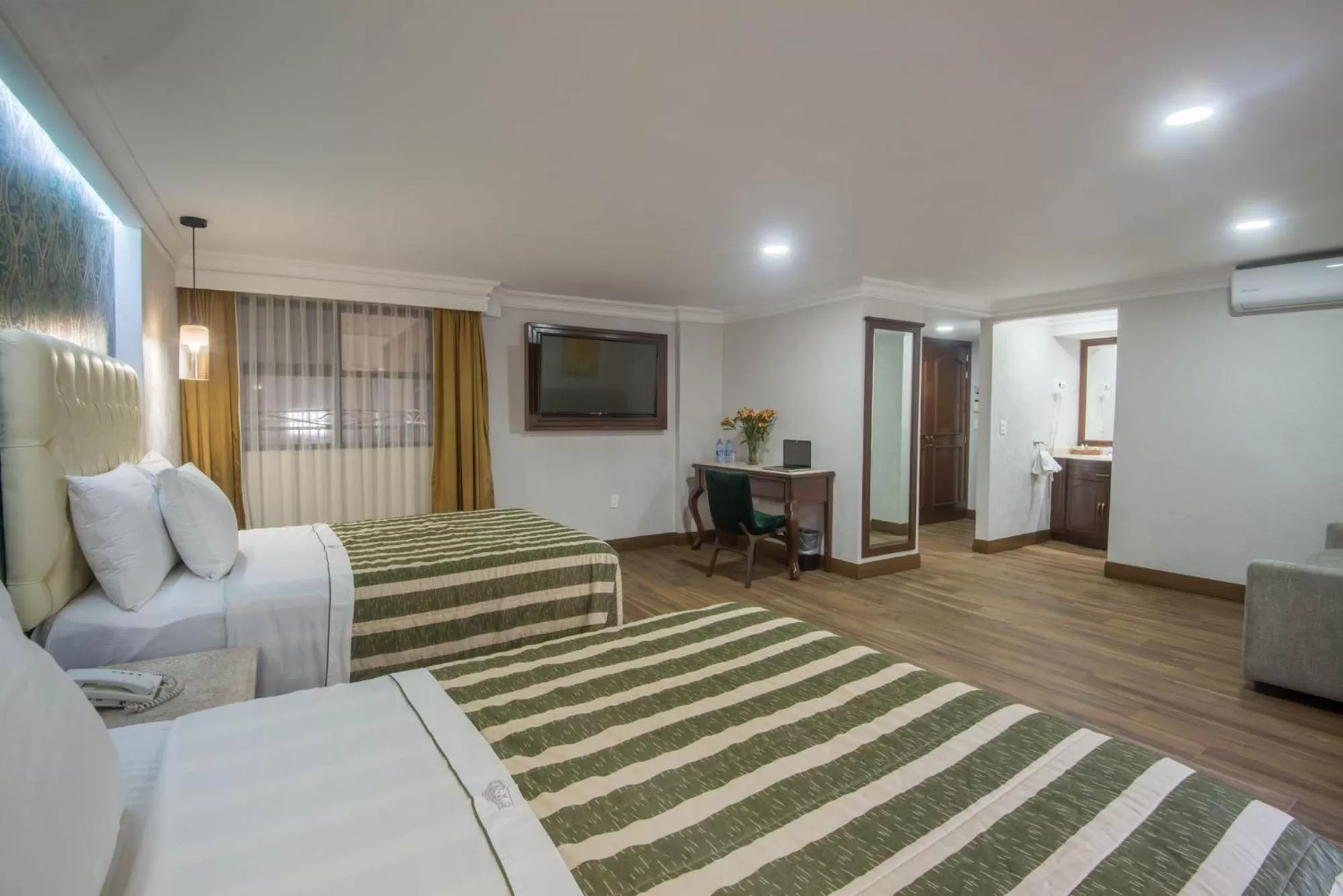 TV and multimedia, Bed in Hotel Casino Plaza