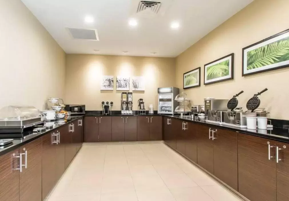 Continental breakfast in Sleep Inn & Suites Hannibal West