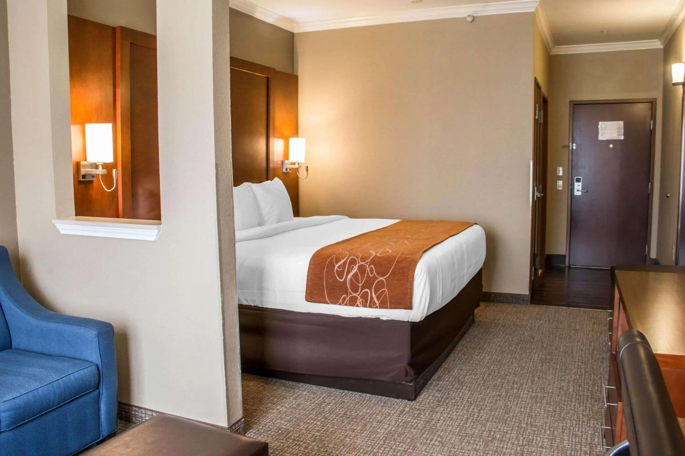 Photo of the whole room, Bed in Comfort Suites New Braunfels - San Antonio Area
