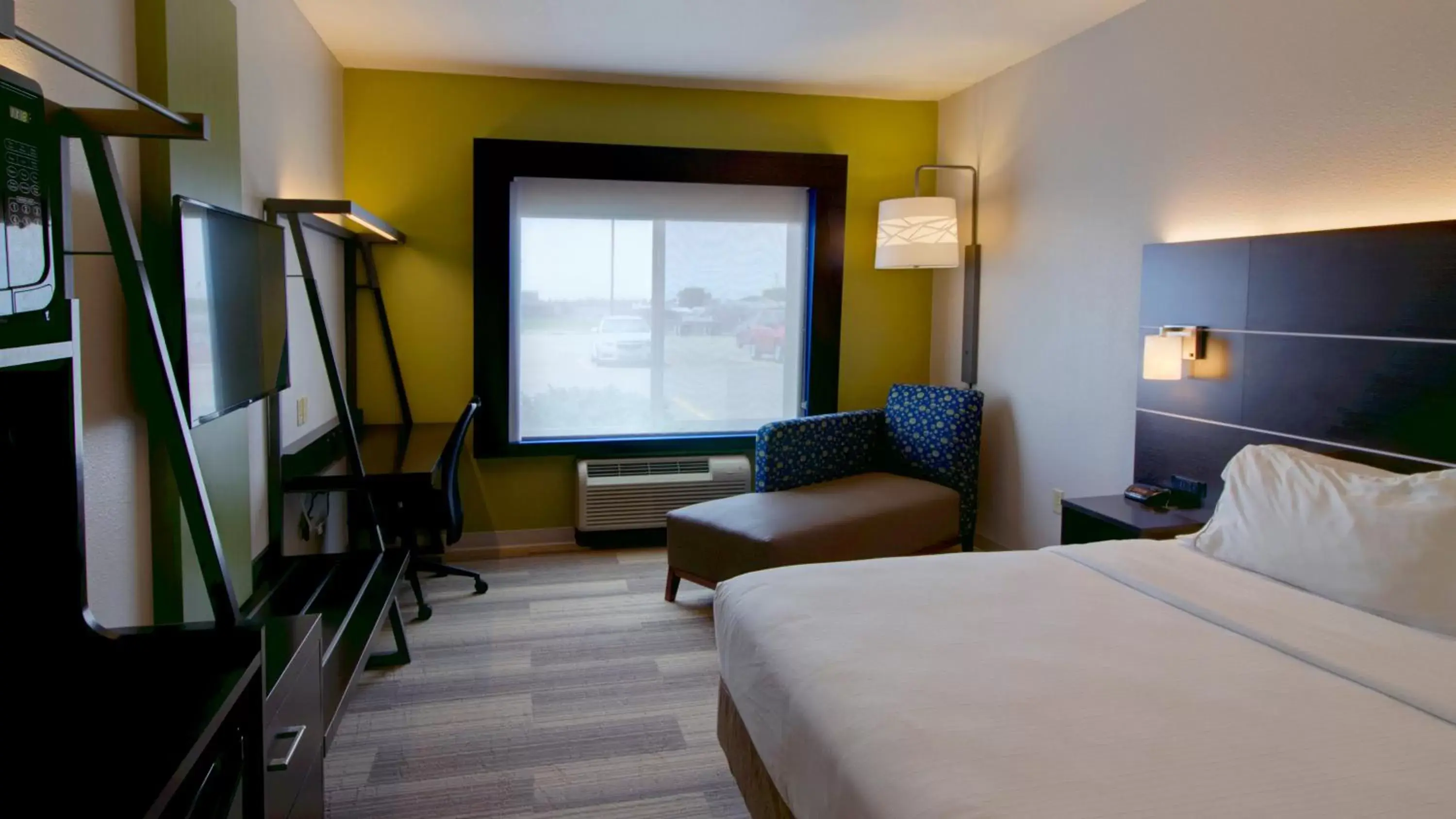 King Room - Hearing Accessible/Non-Smoking in Holiday Inn Express & Suites Sioux Center by IHG King Room - Hearing Accessible/Non-Smoking in Holiday Inn Express & Suites Sioux Center by IHG