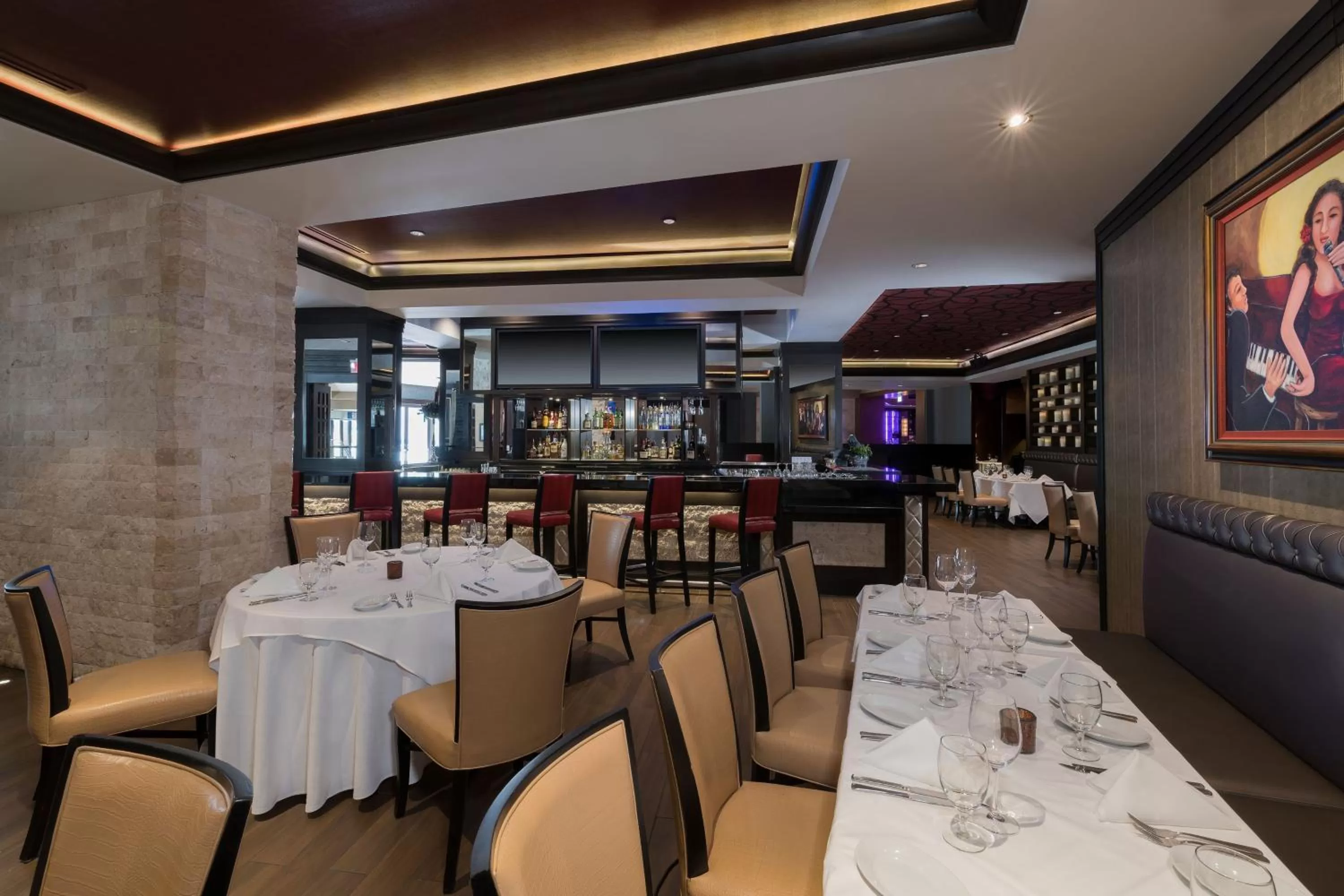 Restaurant/places to eat in Wyndham Grand Fallsview Hotel