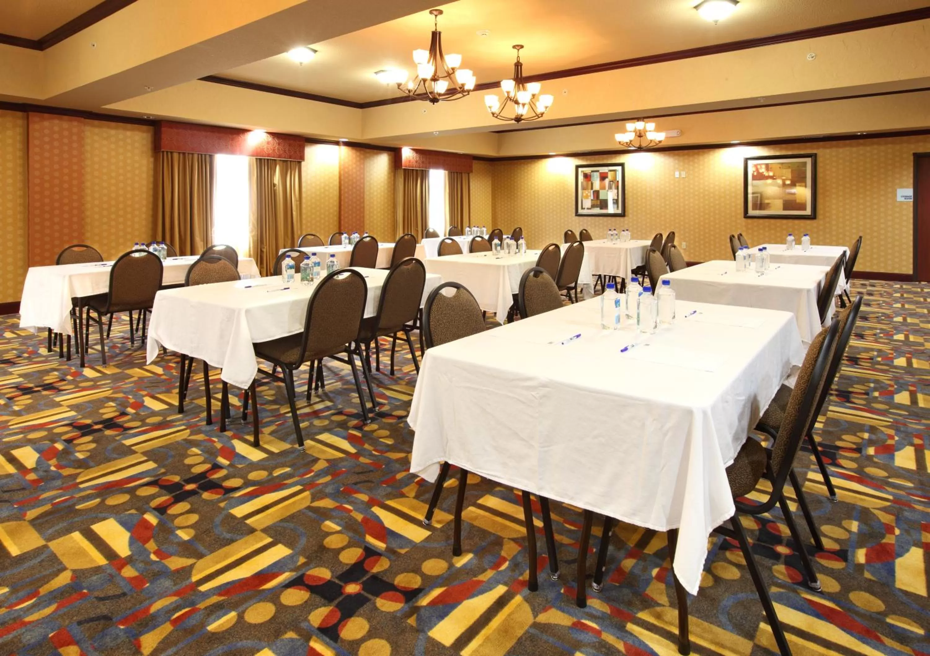 Meeting/conference room in Holiday Inn Express & Suites Van Buren-Fort Smith Area, an IHG Hotel