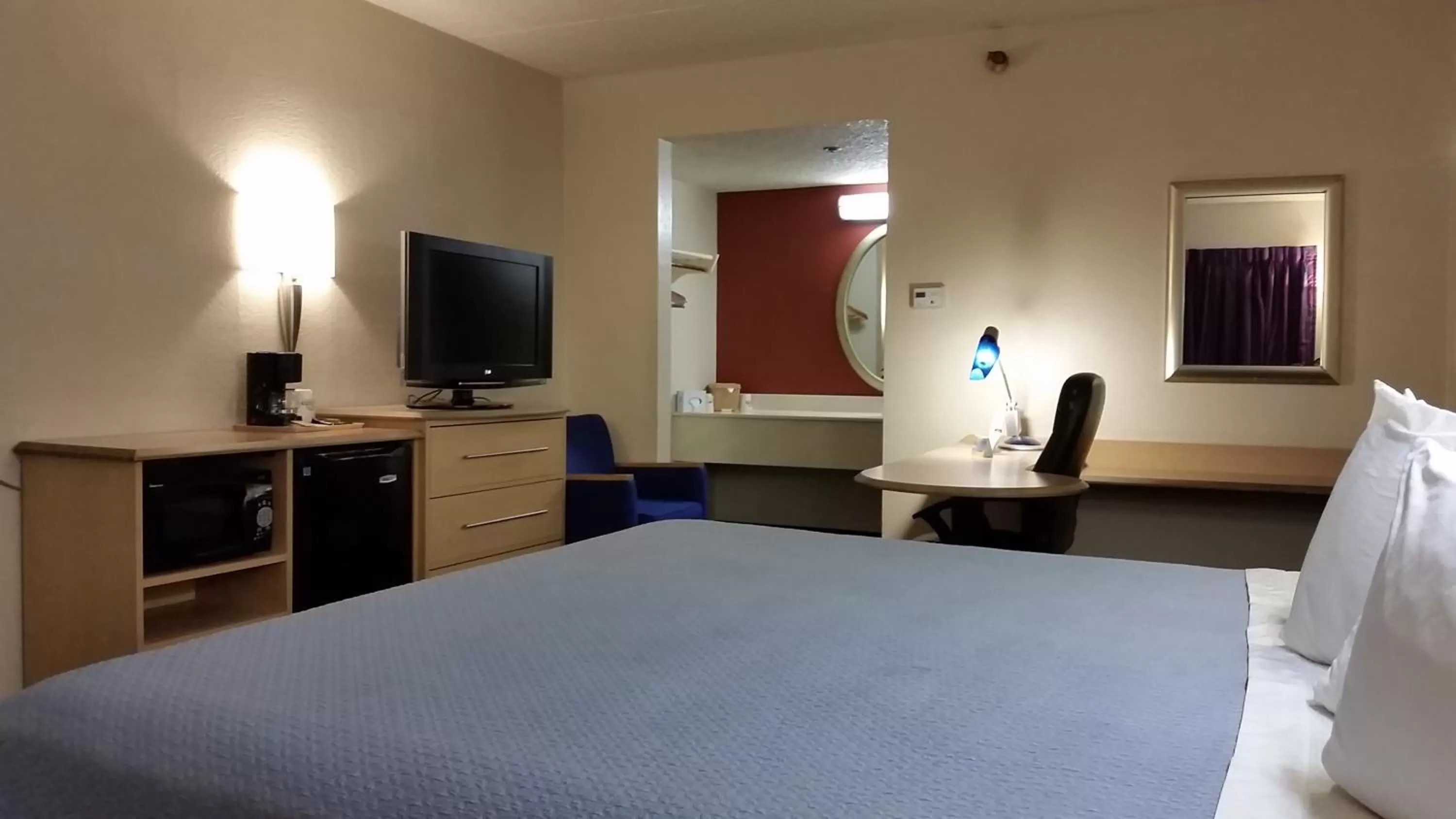 Photo of the whole room, Bed in Days Inn by Wyndham Buena Park Anaheim