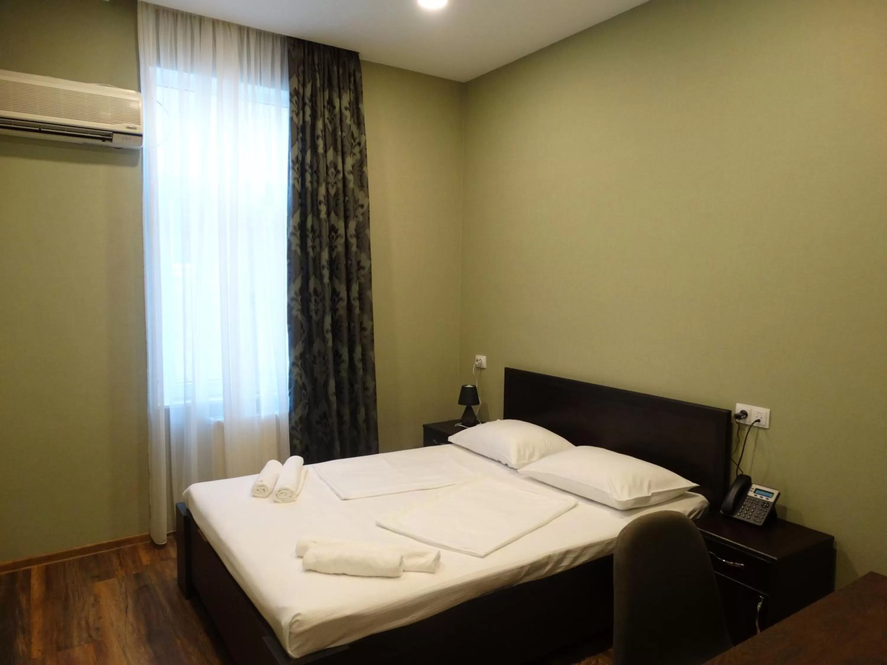 Photo of the whole room, Bed in Hotel Boutique IVERIA