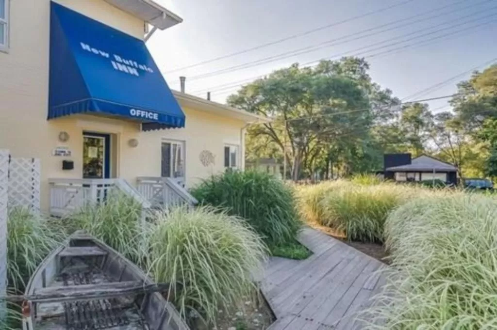 Facade/entrance in New Buffalo Inn & Spa