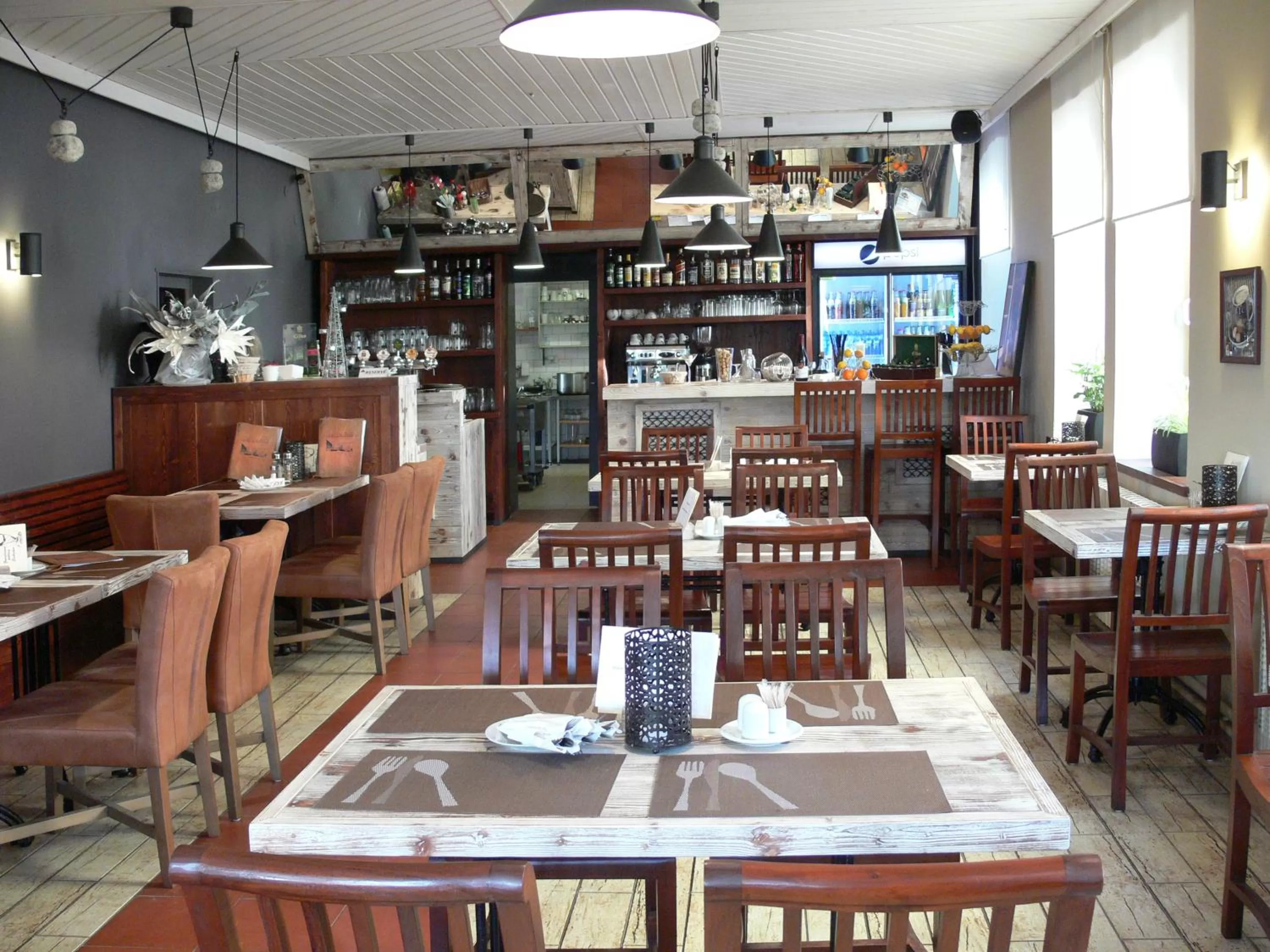 Restaurant/places to eat in Hotel Na Baste