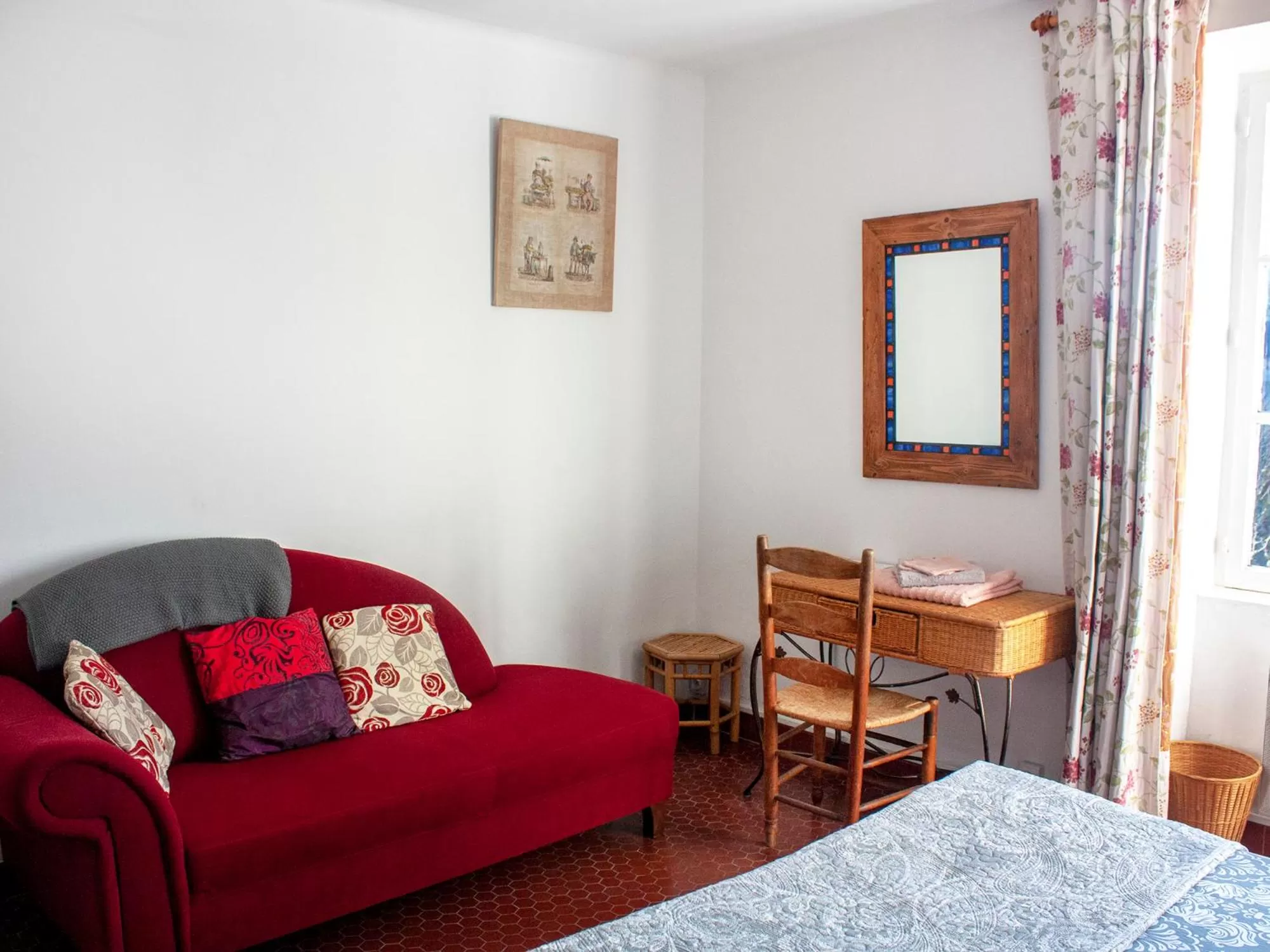 Seating area, Bed in Vue sur la Vezere