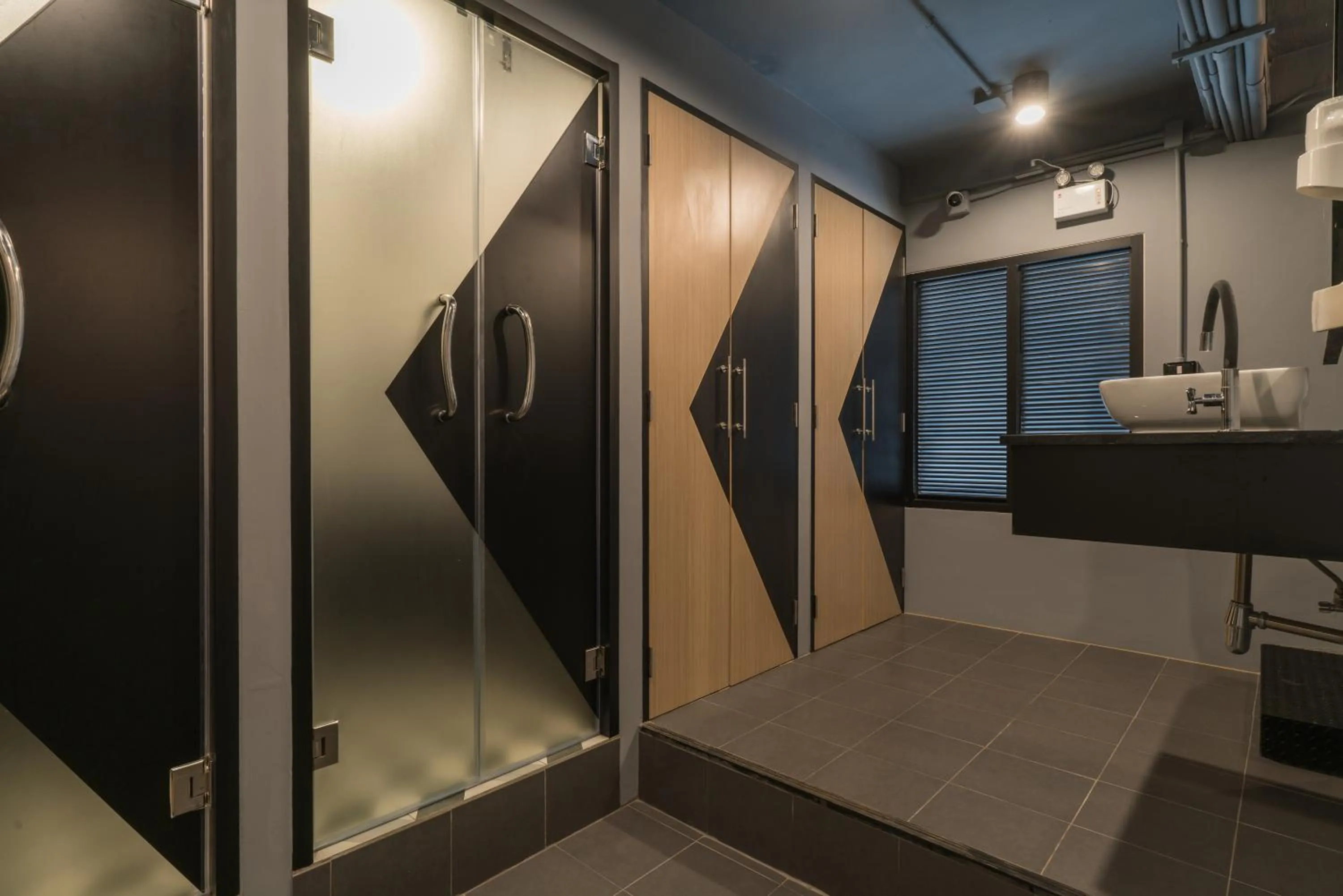 Public Bath in Sleep Box Patong Hostel