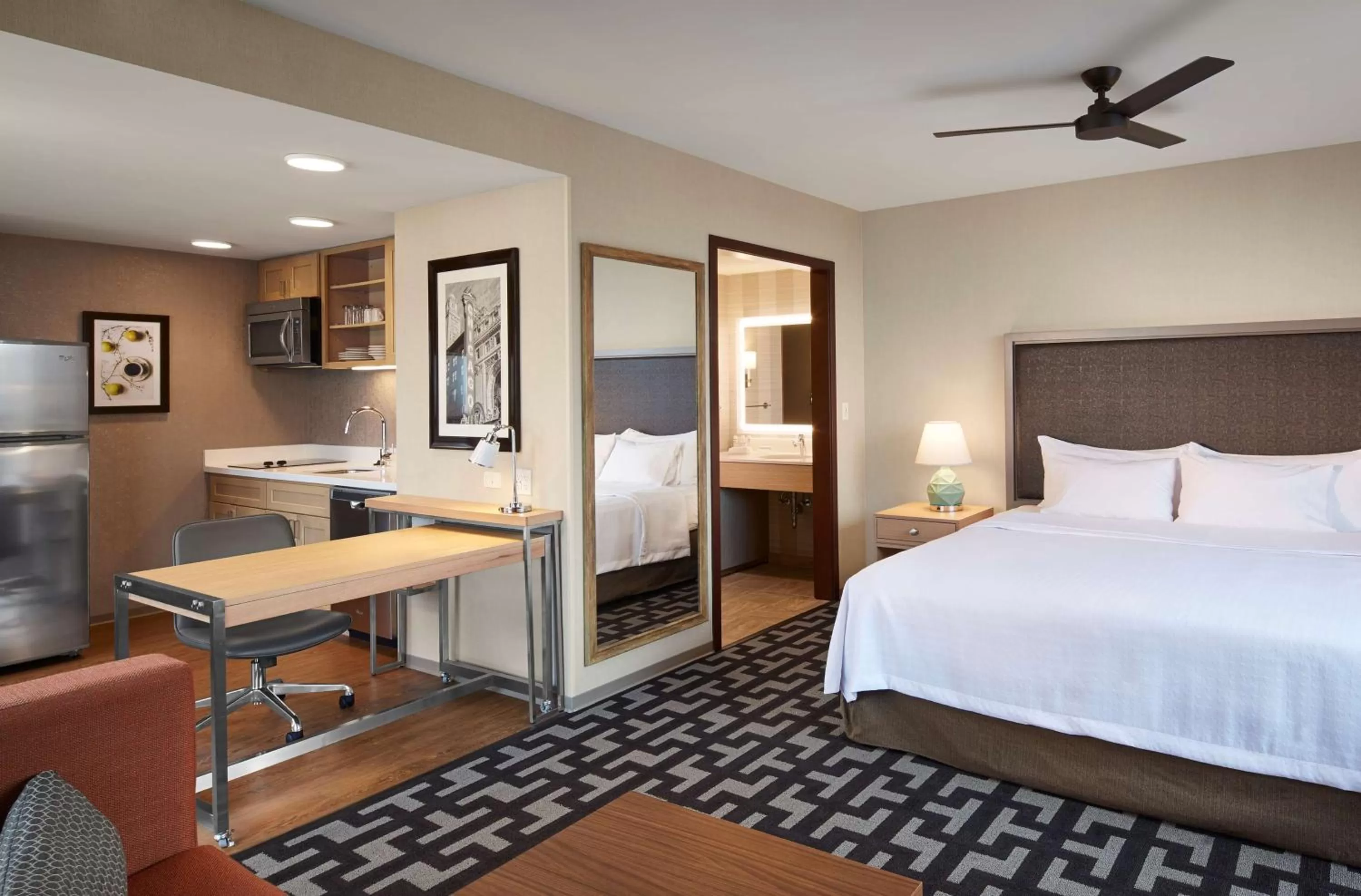 Kitchen or kitchenette, Bed in Homewood Suites by Hilton Chicago West Loop Fulton Mkt Area