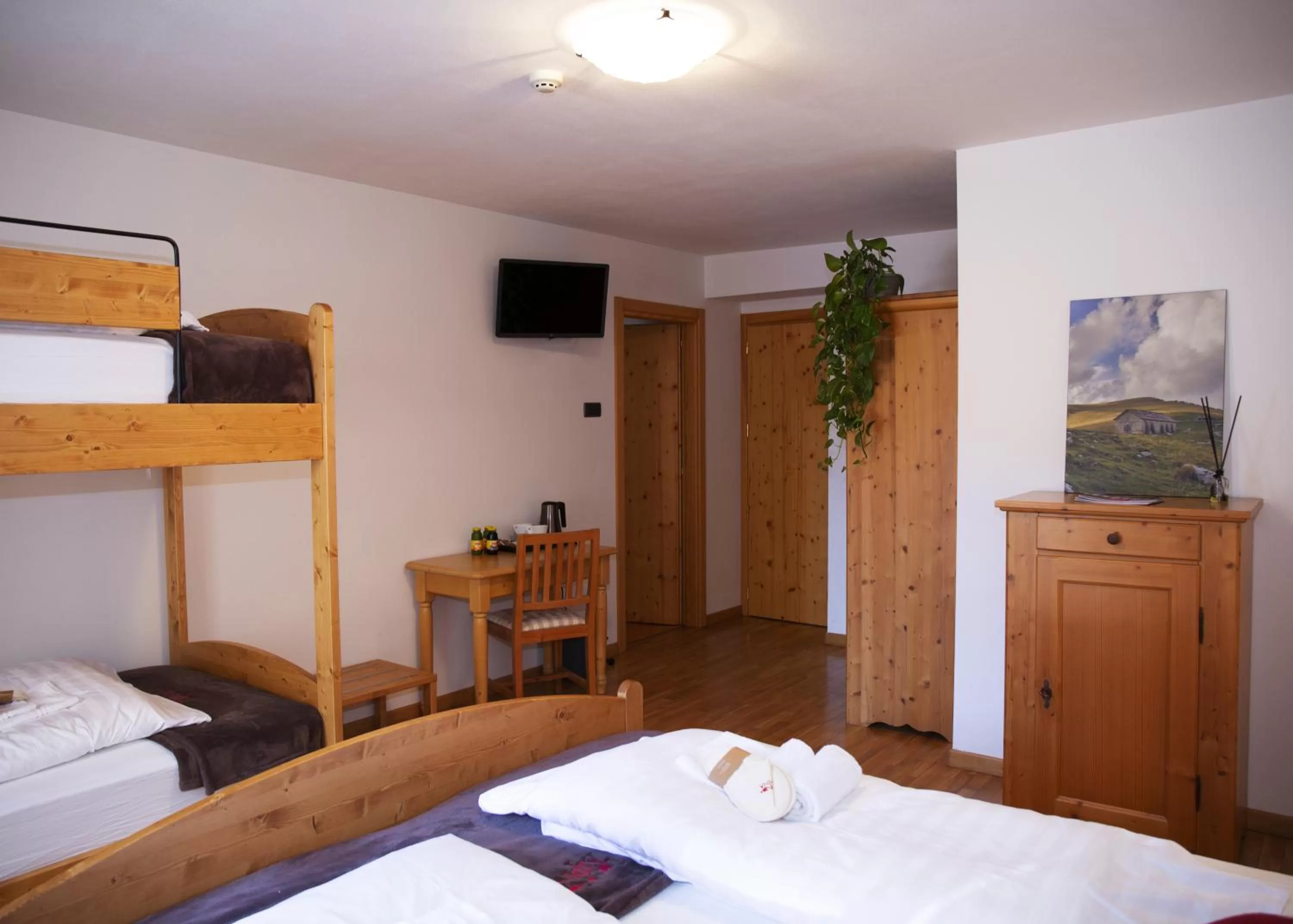 Photo of the whole room, Bunk Bed in Locanda Alpina