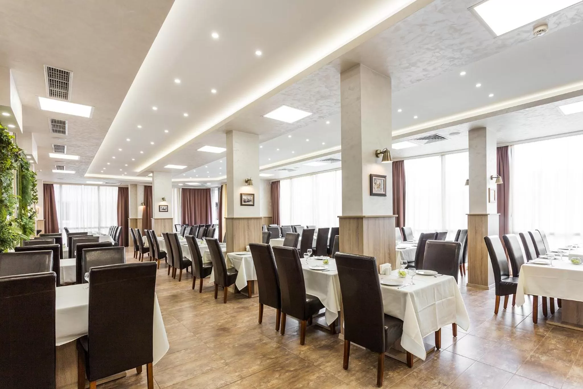 Restaurant/places to eat in Grami Hotel Sofia