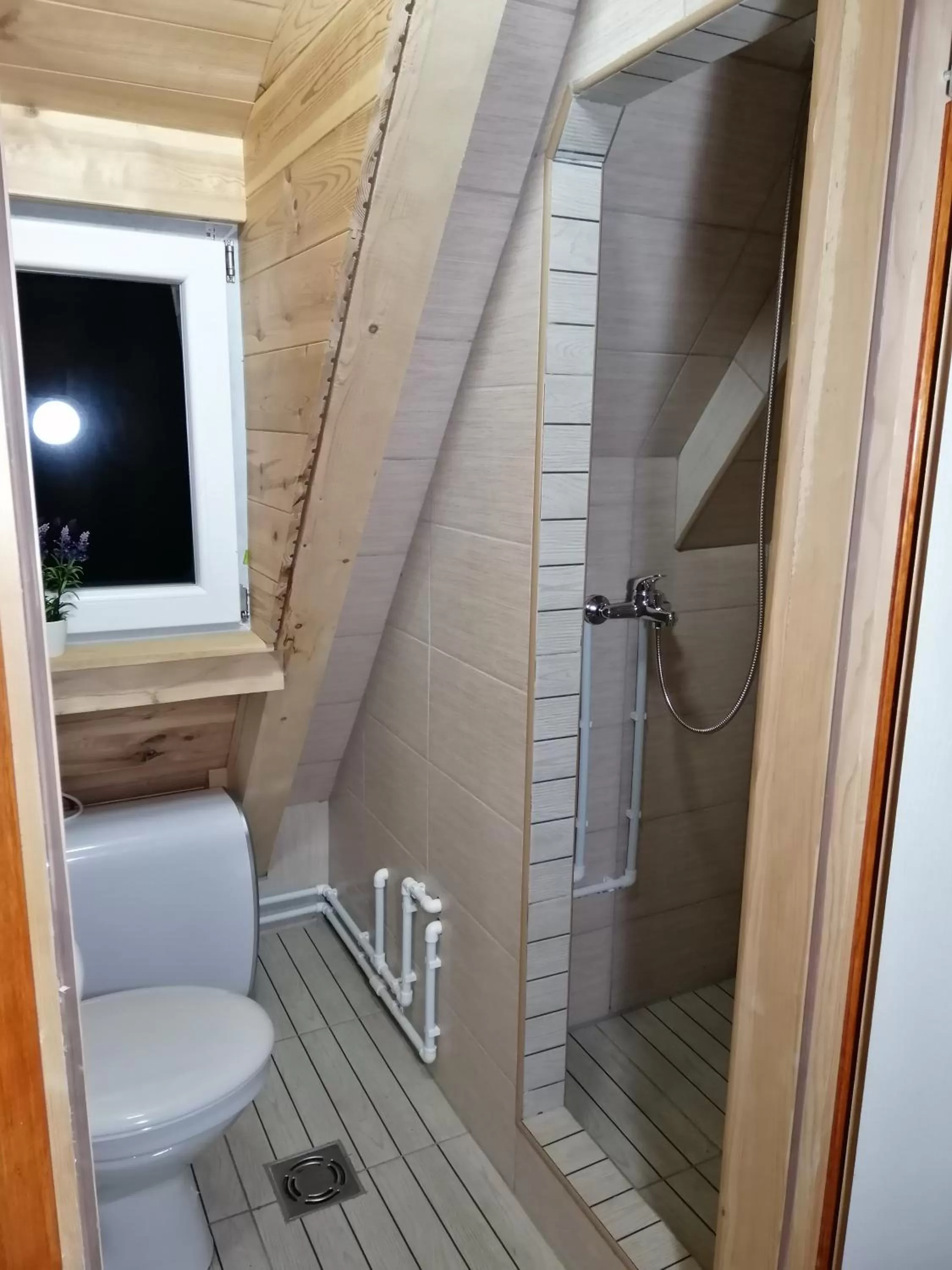 Shower in Apartmani RUNOLIST