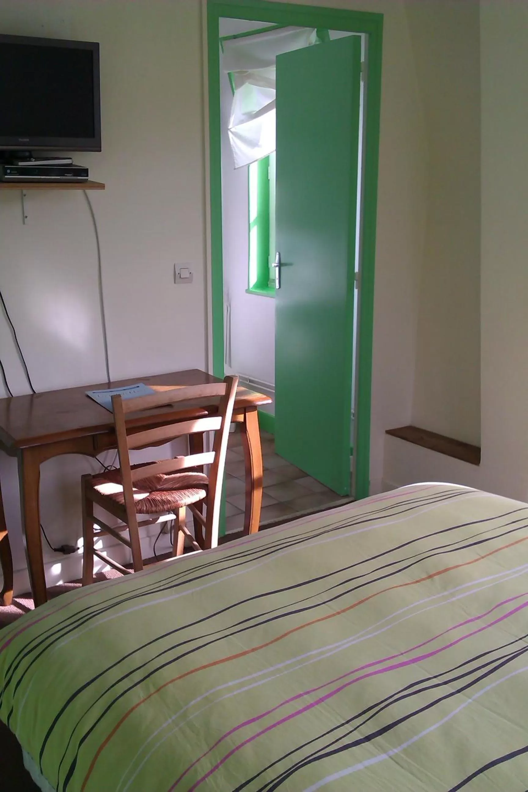 Bed, TV/Entertainment Center in Les Galets Bleus