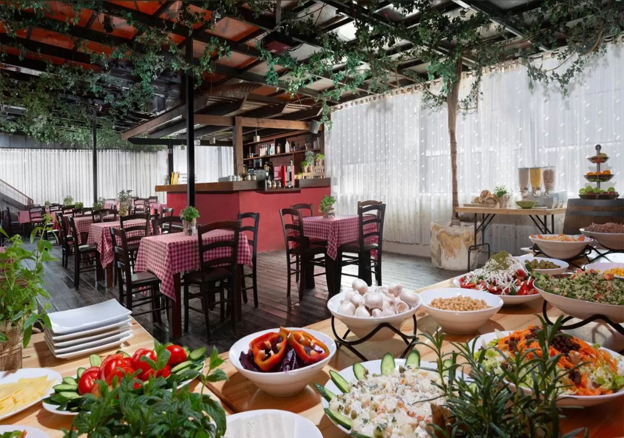 Restaurant/places to eat in The Little House In Bakah