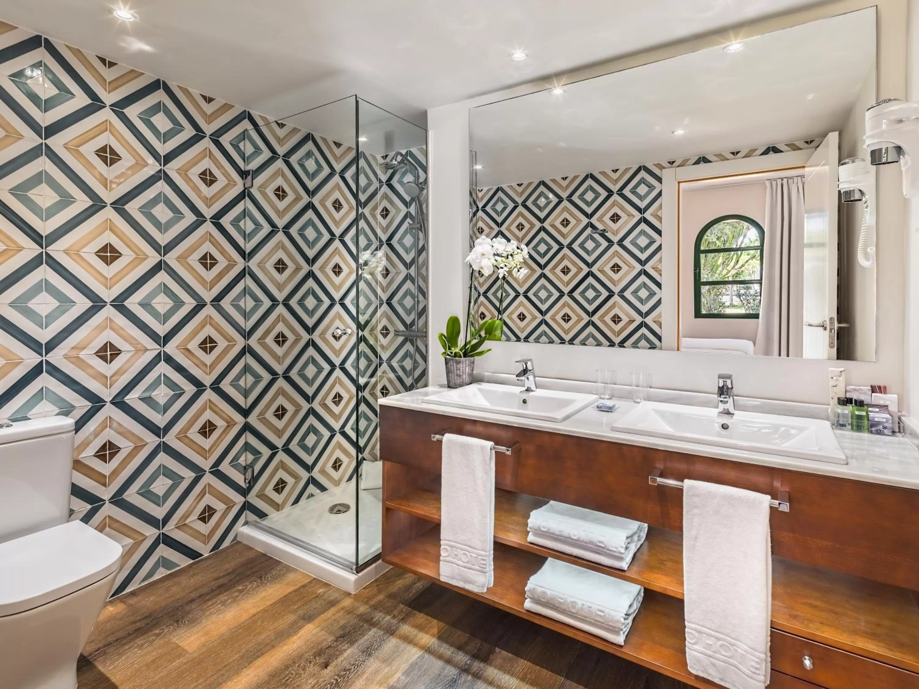 Shower in H10 Ocean Suites