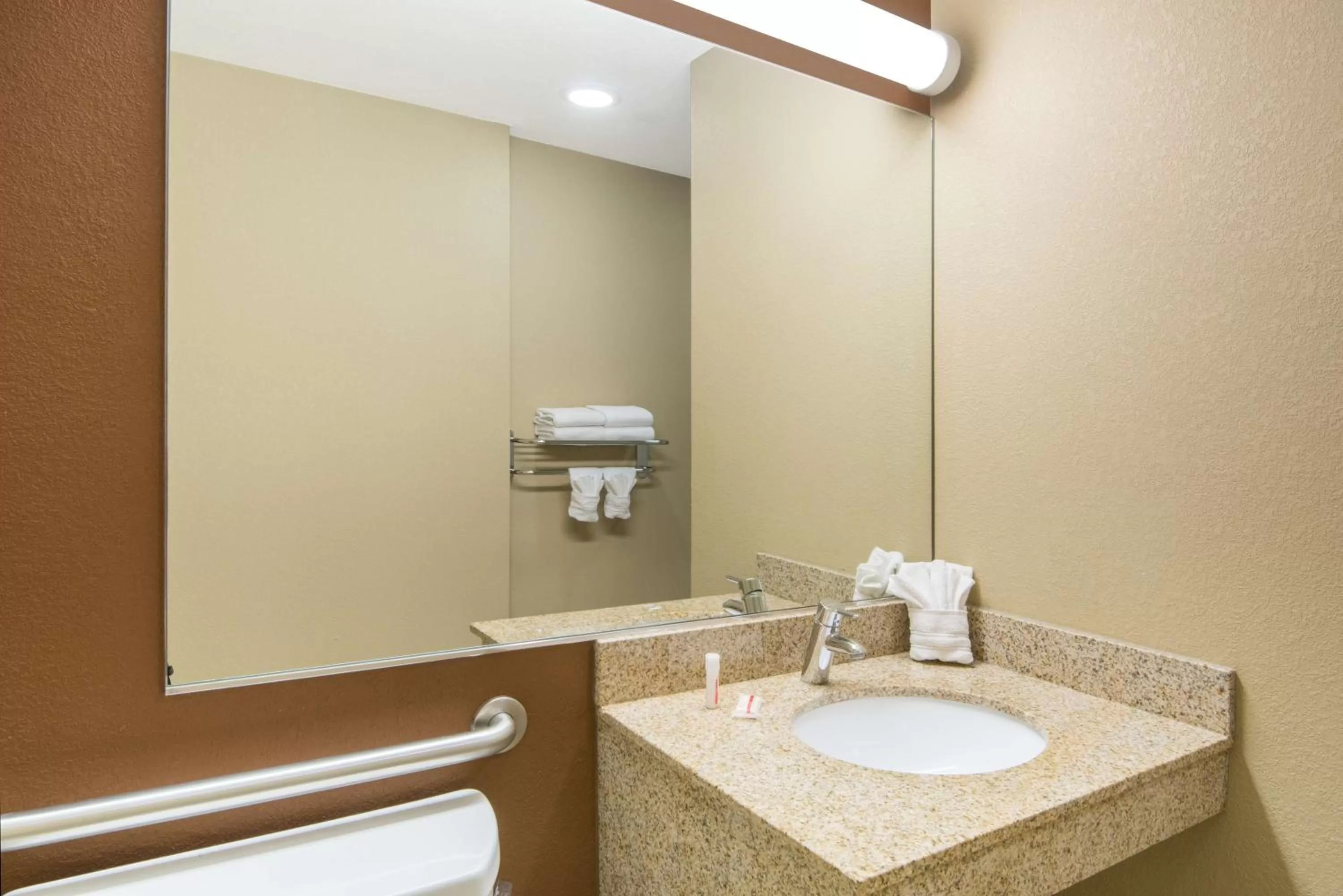 Queen Studio Suite - Mobility Access/Non-Smoking in Microtel Inn and Suites North Canton