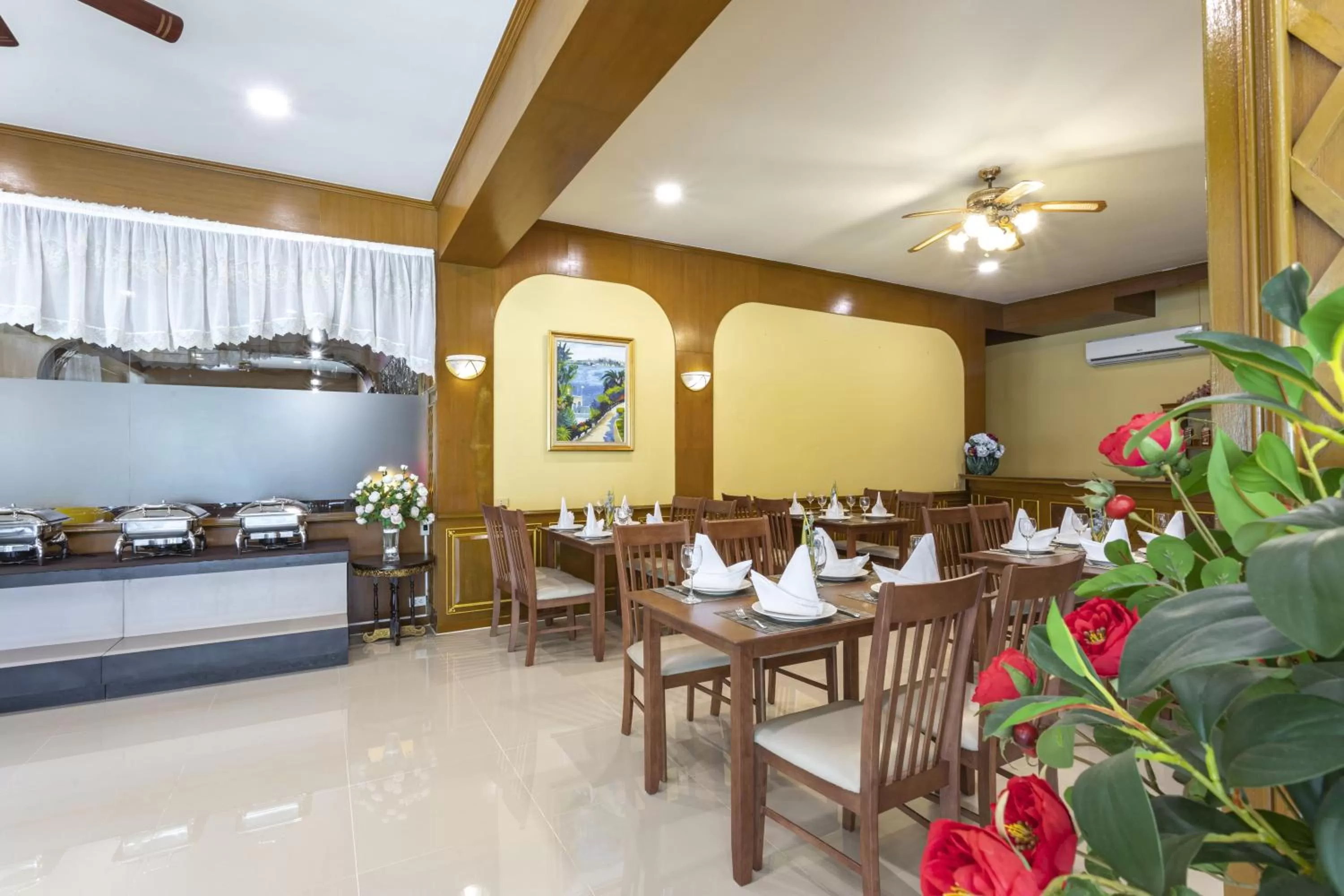 Restaurant/places to eat in Sabai Inn