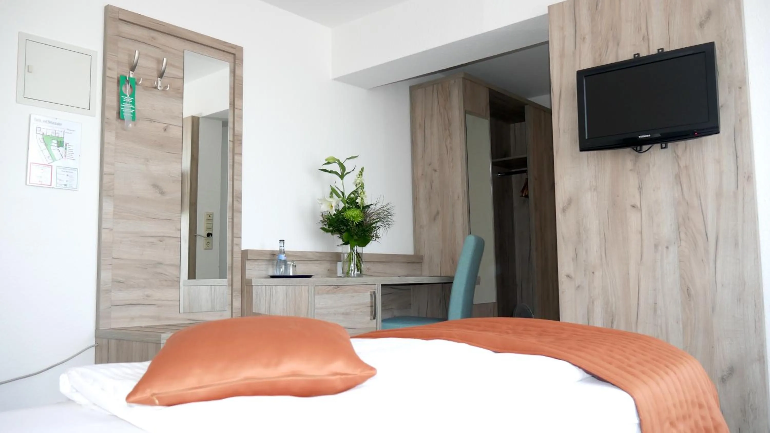 Photo of the whole room, Bed in Komfort Hotel Ludwigsburg