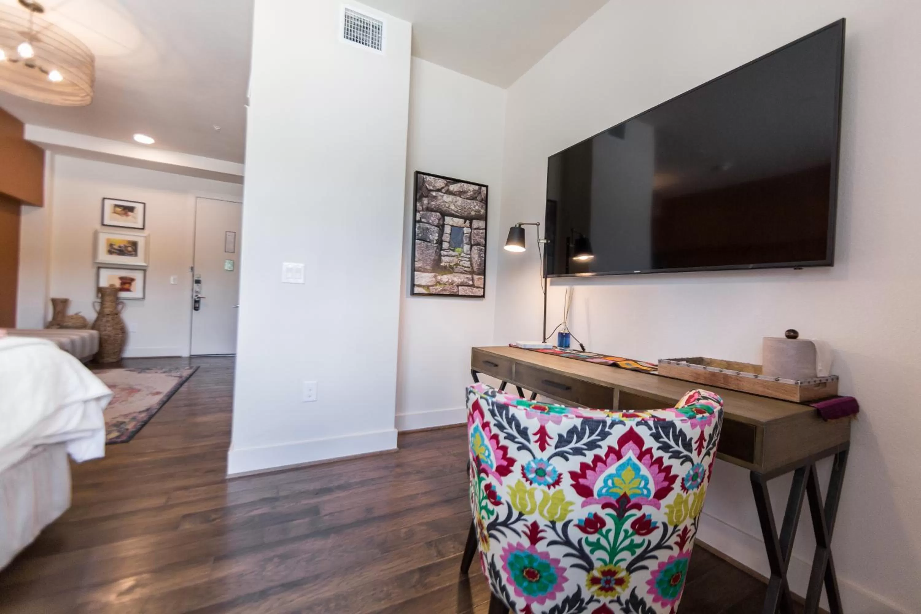 Bed in The Bishop Arts Hotel by Qresorts