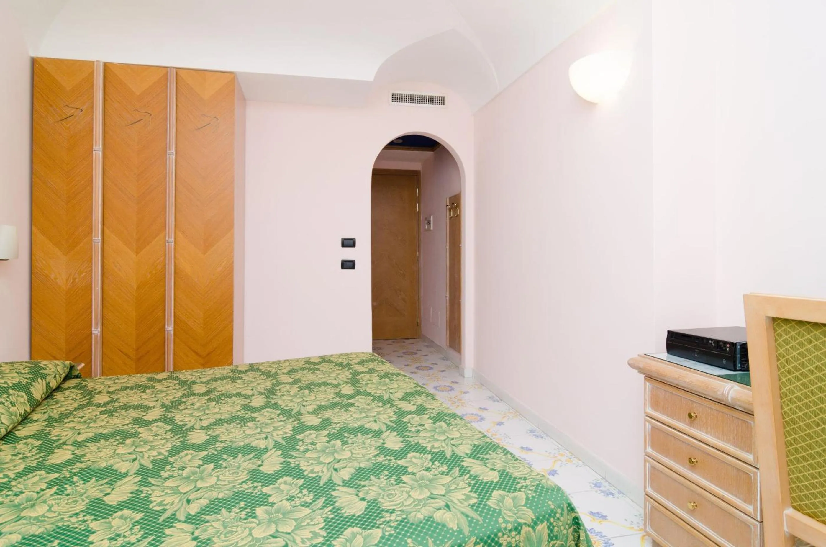 Photo of the whole room in Hotel Terme Saint Raphael