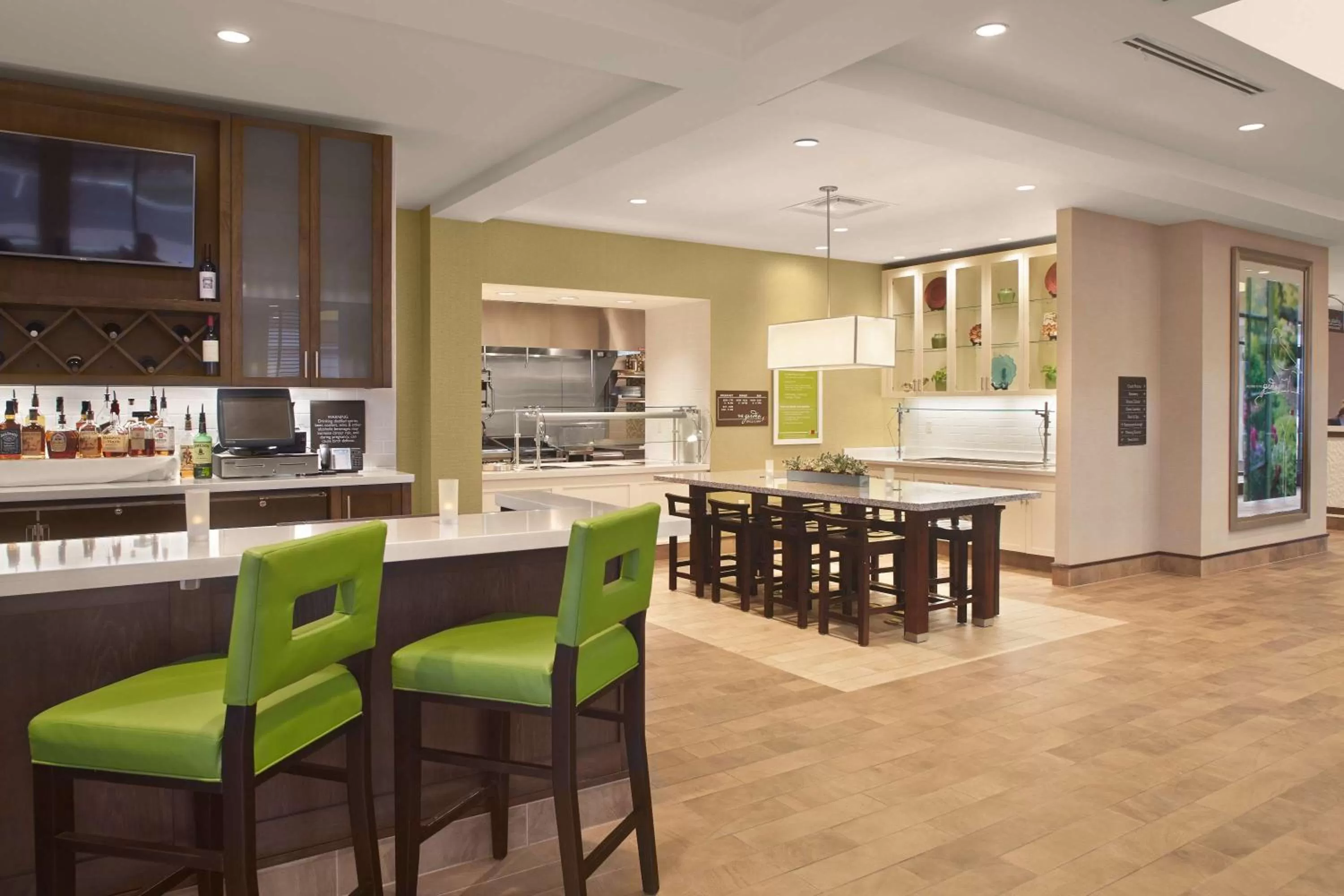 Dining area in Hilton Garden Inn Akron