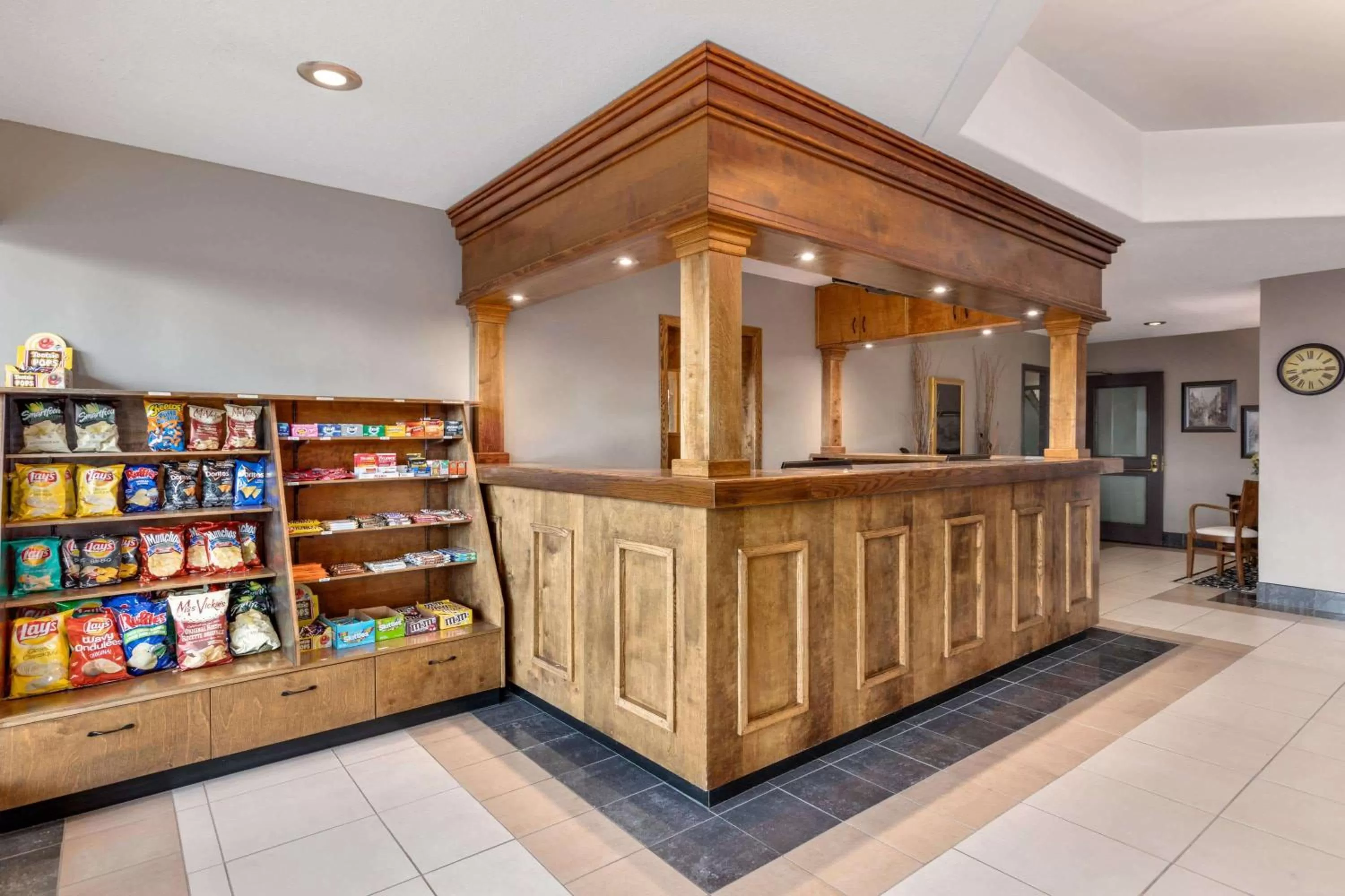 Lobby or reception, Lobby/Reception in Travelodge Hotel by Wyndham Kingston Lasalle