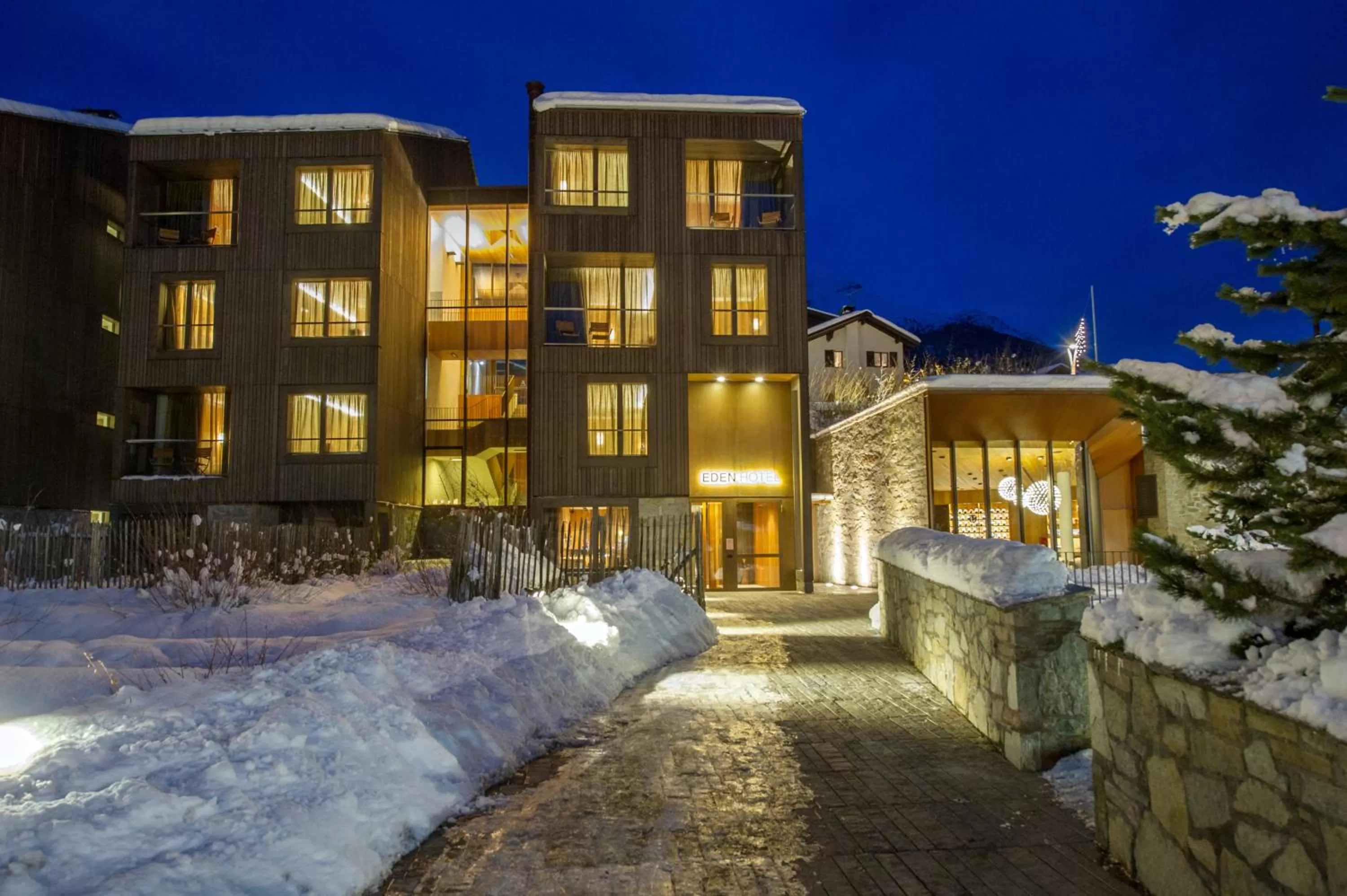 Facade/entrance in Eden Hotel