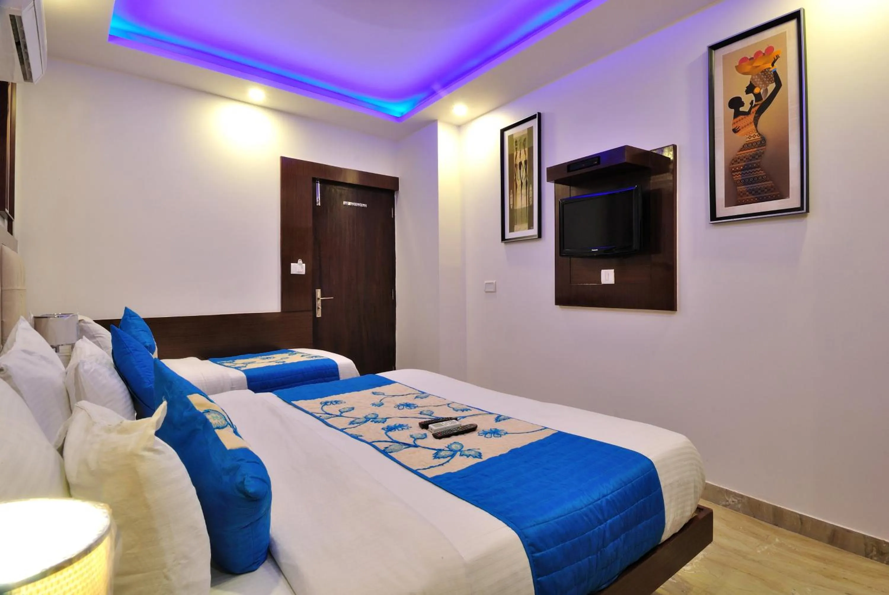 Bedroom, Bed in Hotel Nirmal Mahal - Paharganj - New Delhi