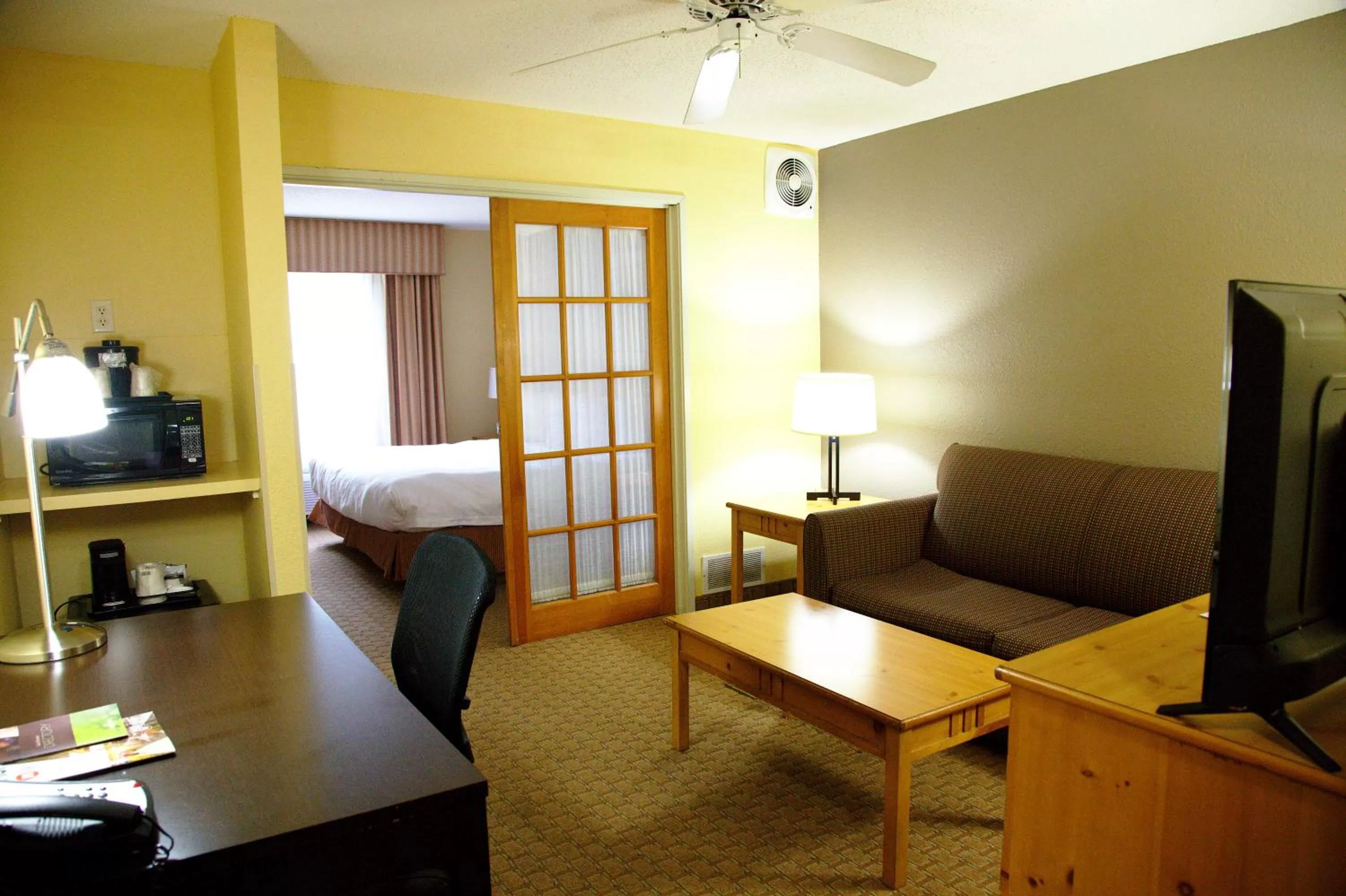 King Suite with Sofa Bed in Country Inn & Suites by Radisson, Bloomington-Normal West, IL