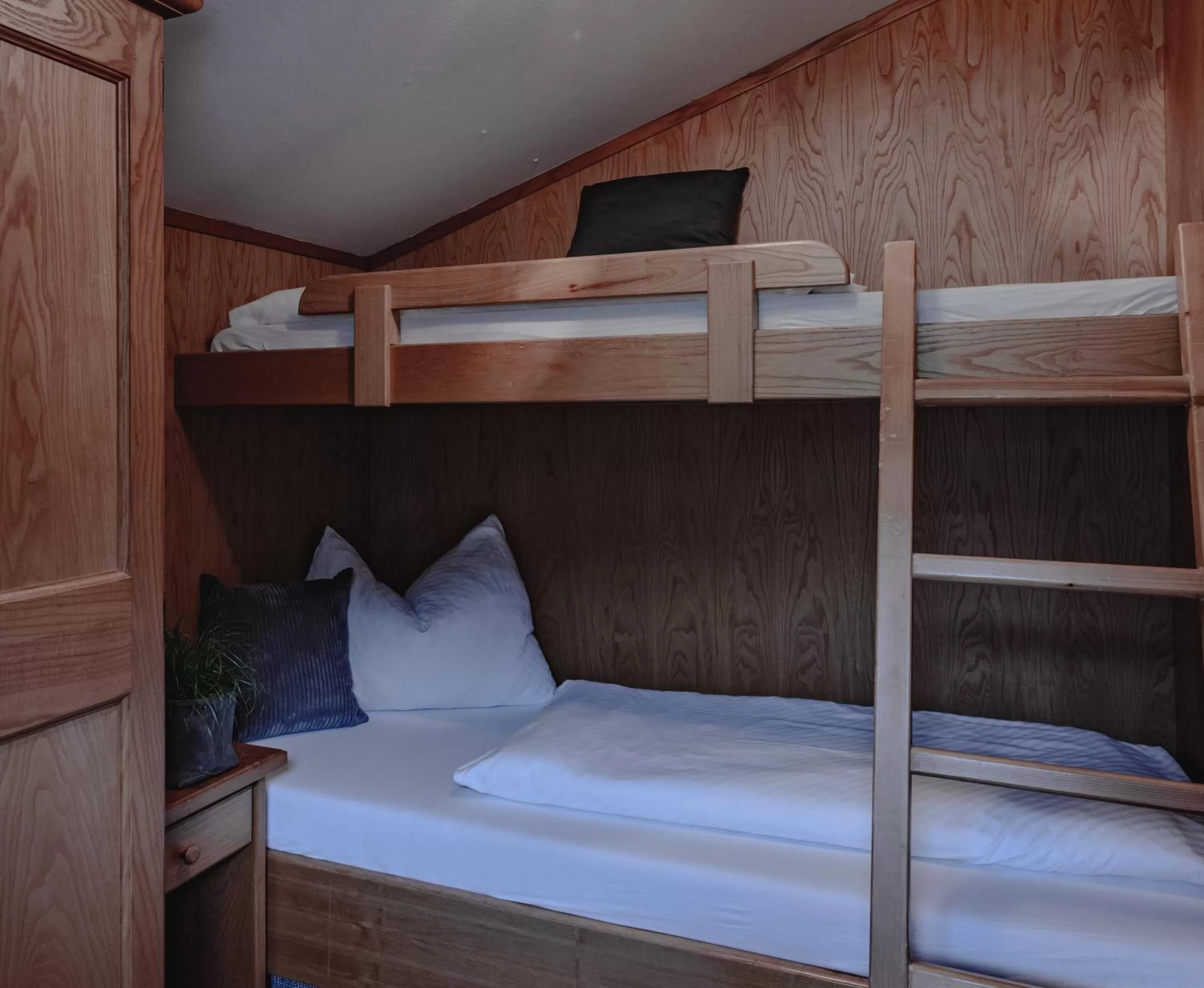 children, Bed in Appartements KATHRIN