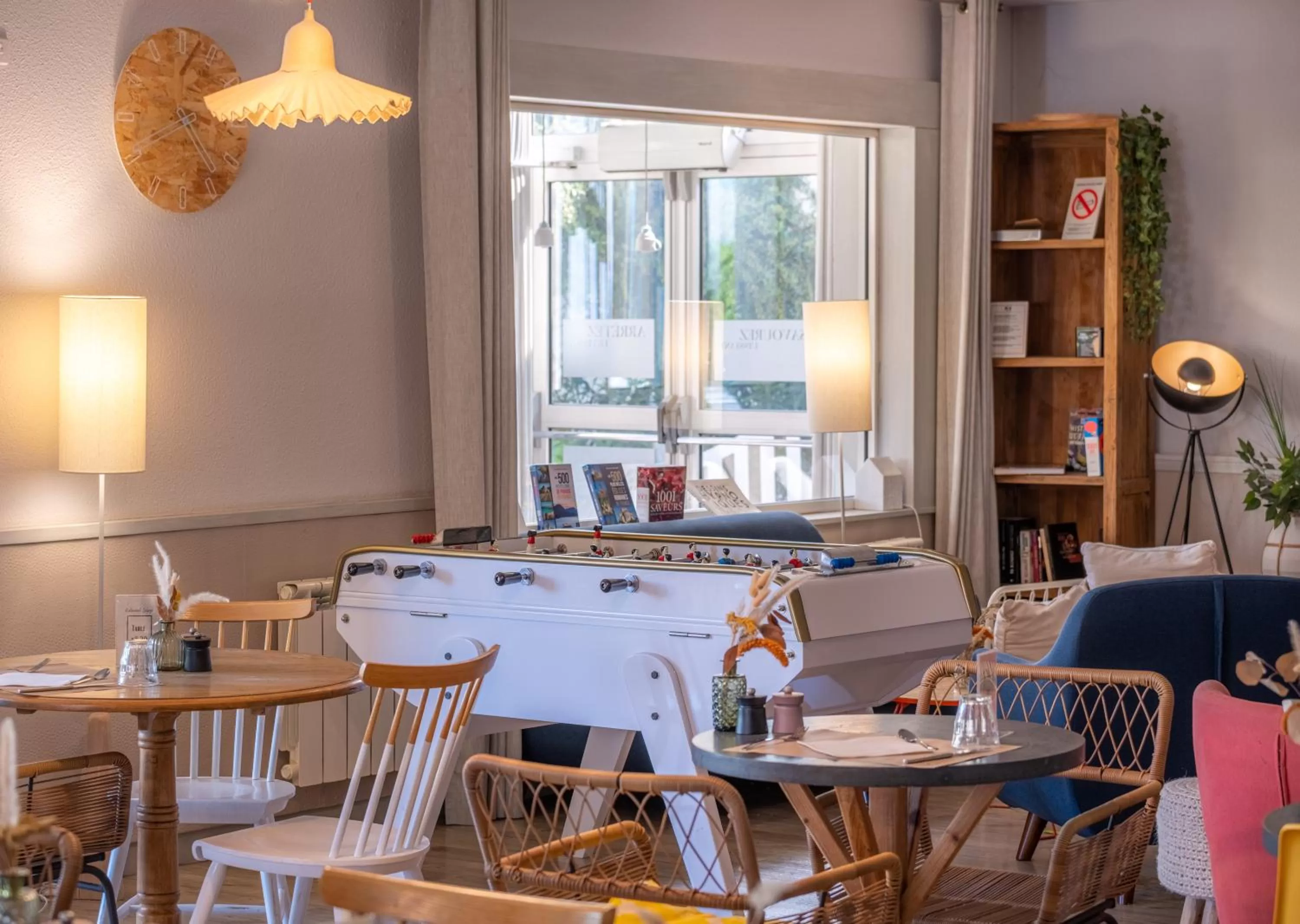 Lounge or bar in Kyriad Lyon Est - Bron Eurexpo Le Cottage