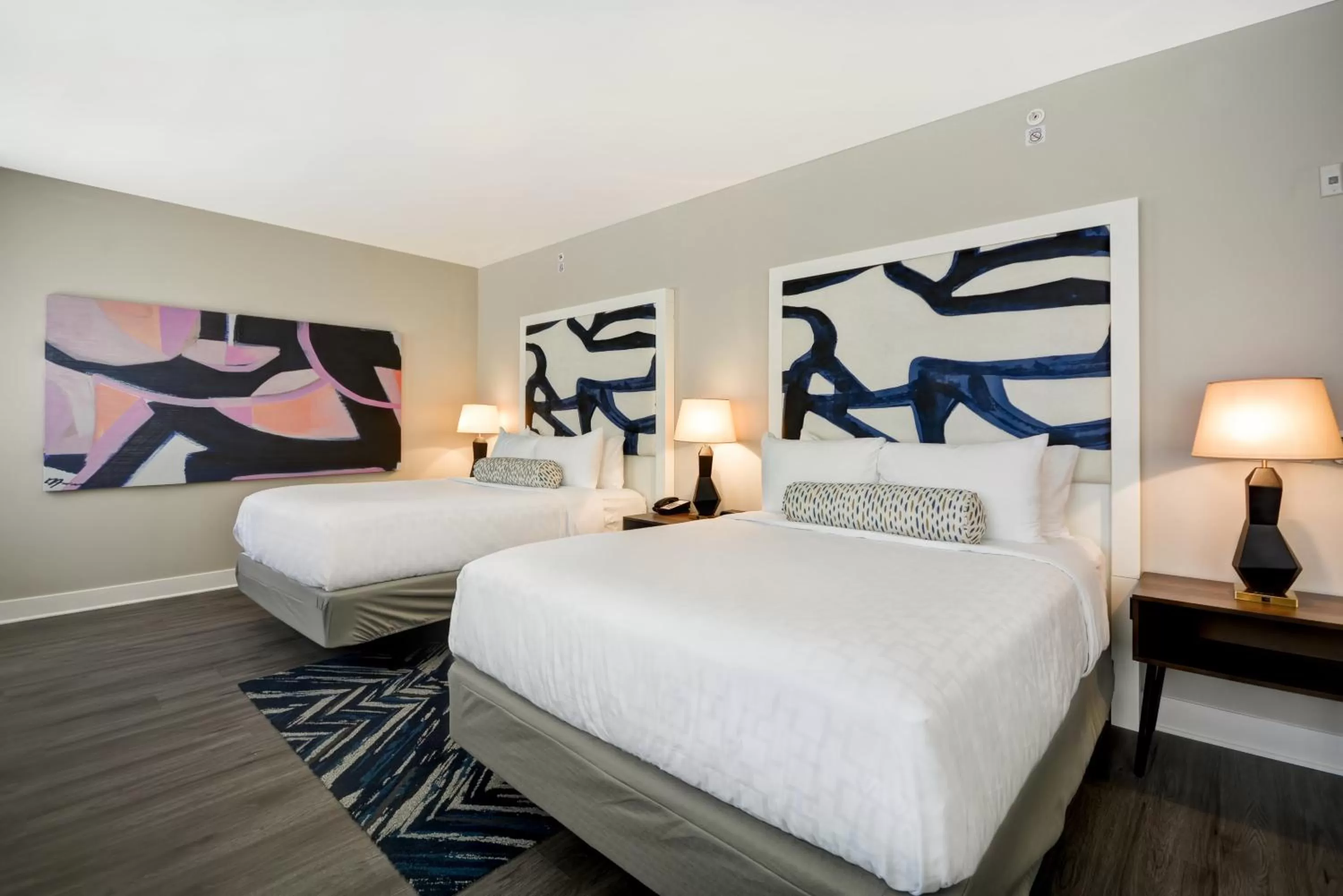 Photo of the whole room, Bed in Hotel Indigo Kansas City - The Crossroads by IHG