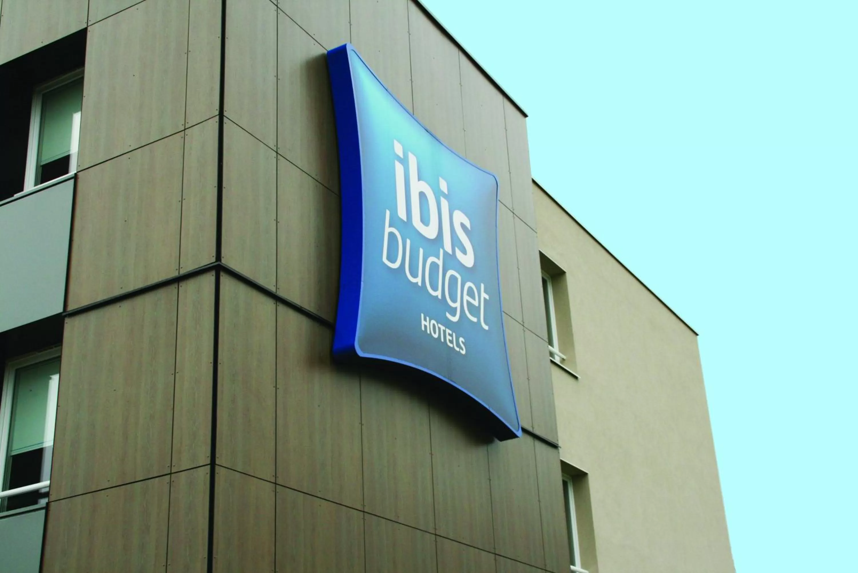 Facade/entrance in ibis budget Saint Pourcain