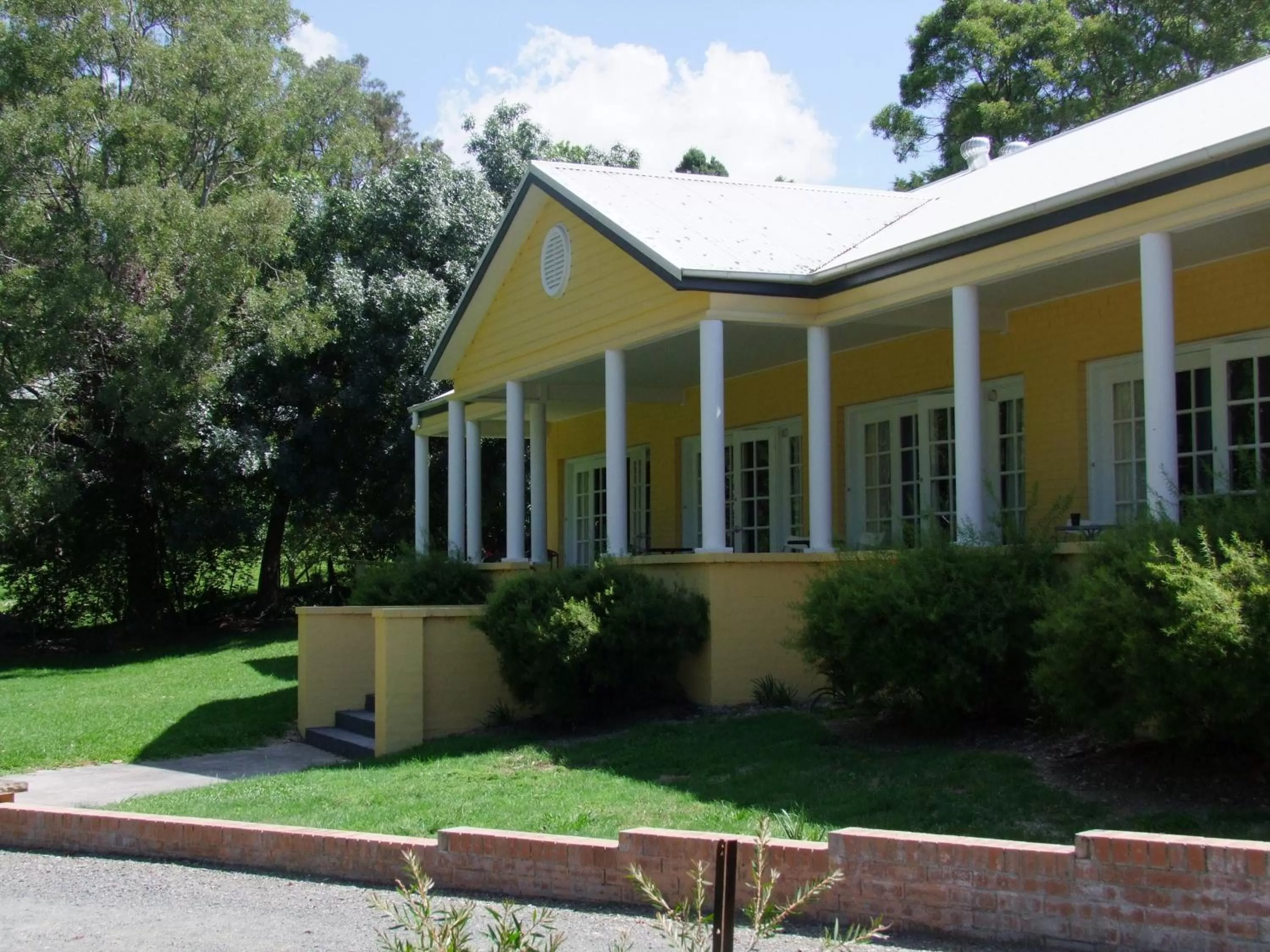 Facade/entrance, Property Building in Bundanoon Lodge