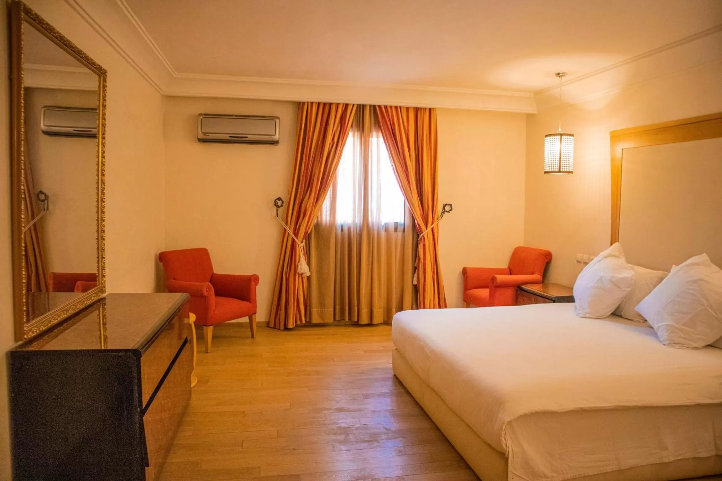 Photo of the whole room, Bed in Sahara Line Hotel