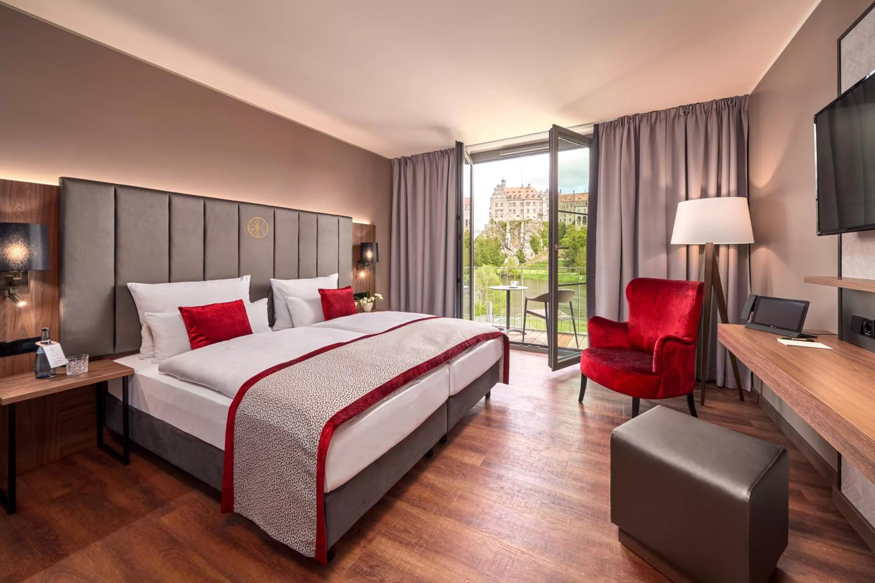 Photo of the whole room, Bed in Karls Hotel