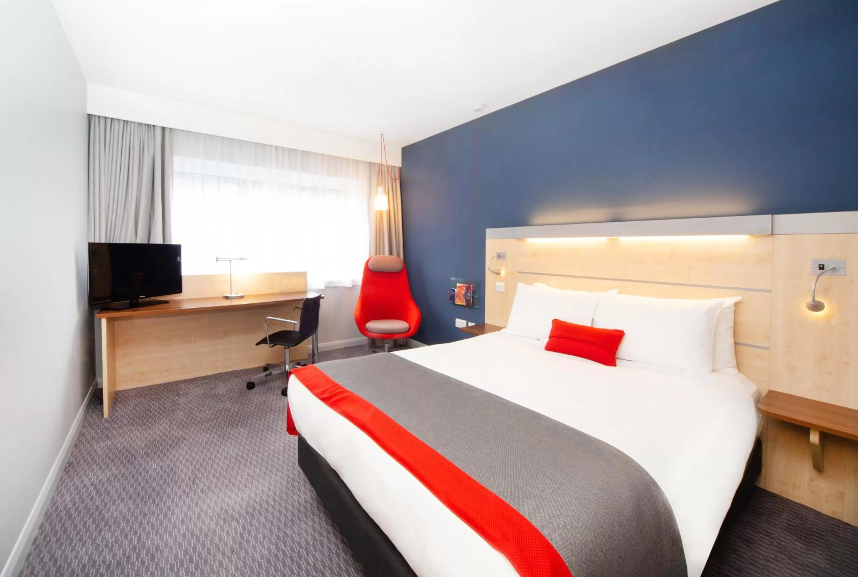 Photo of the whole room, Bed in Holiday Inn Express Folkestone Channel Tunnel by IHG