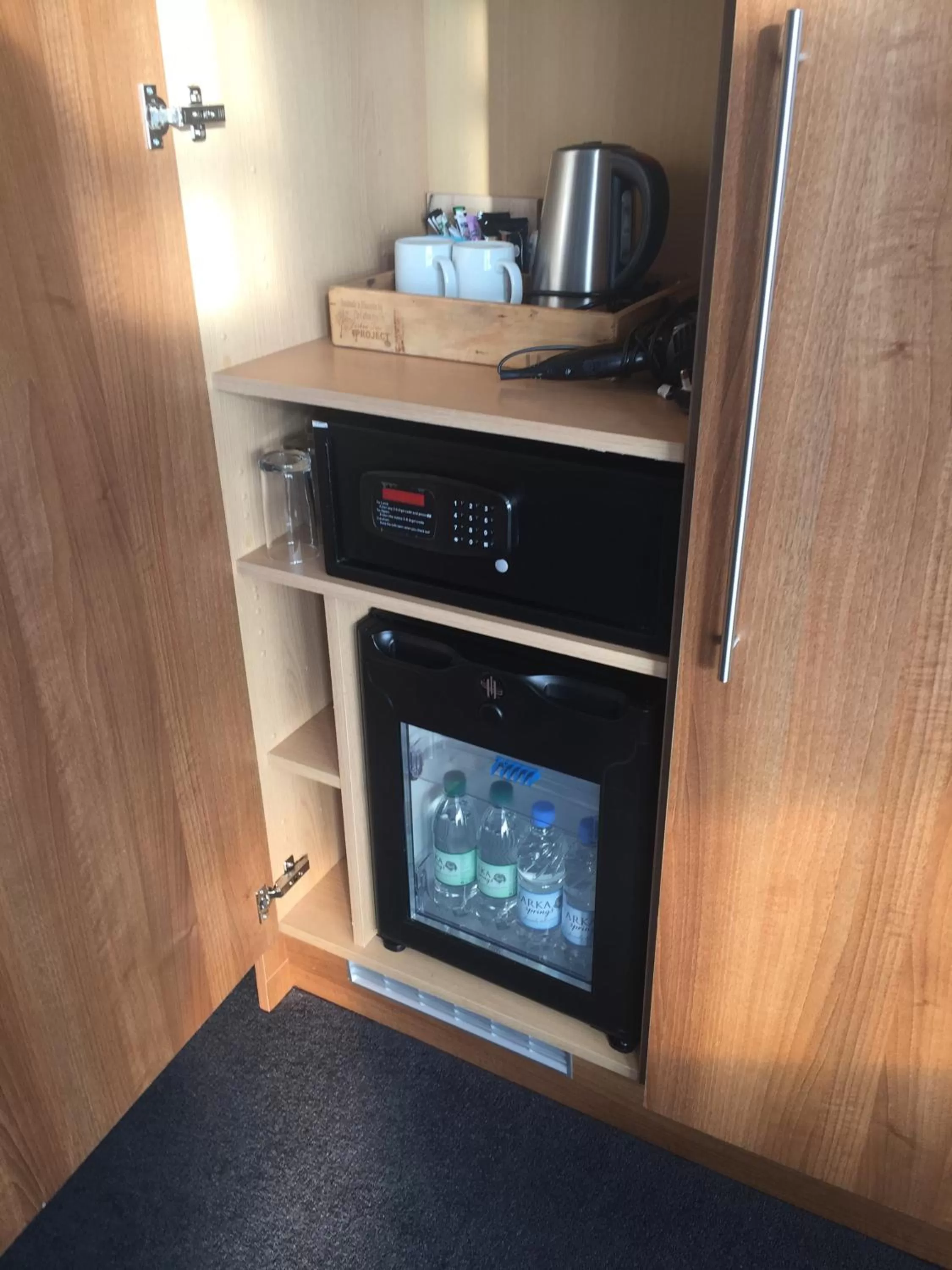 Coffee/tea facilities in Carlton Hotel