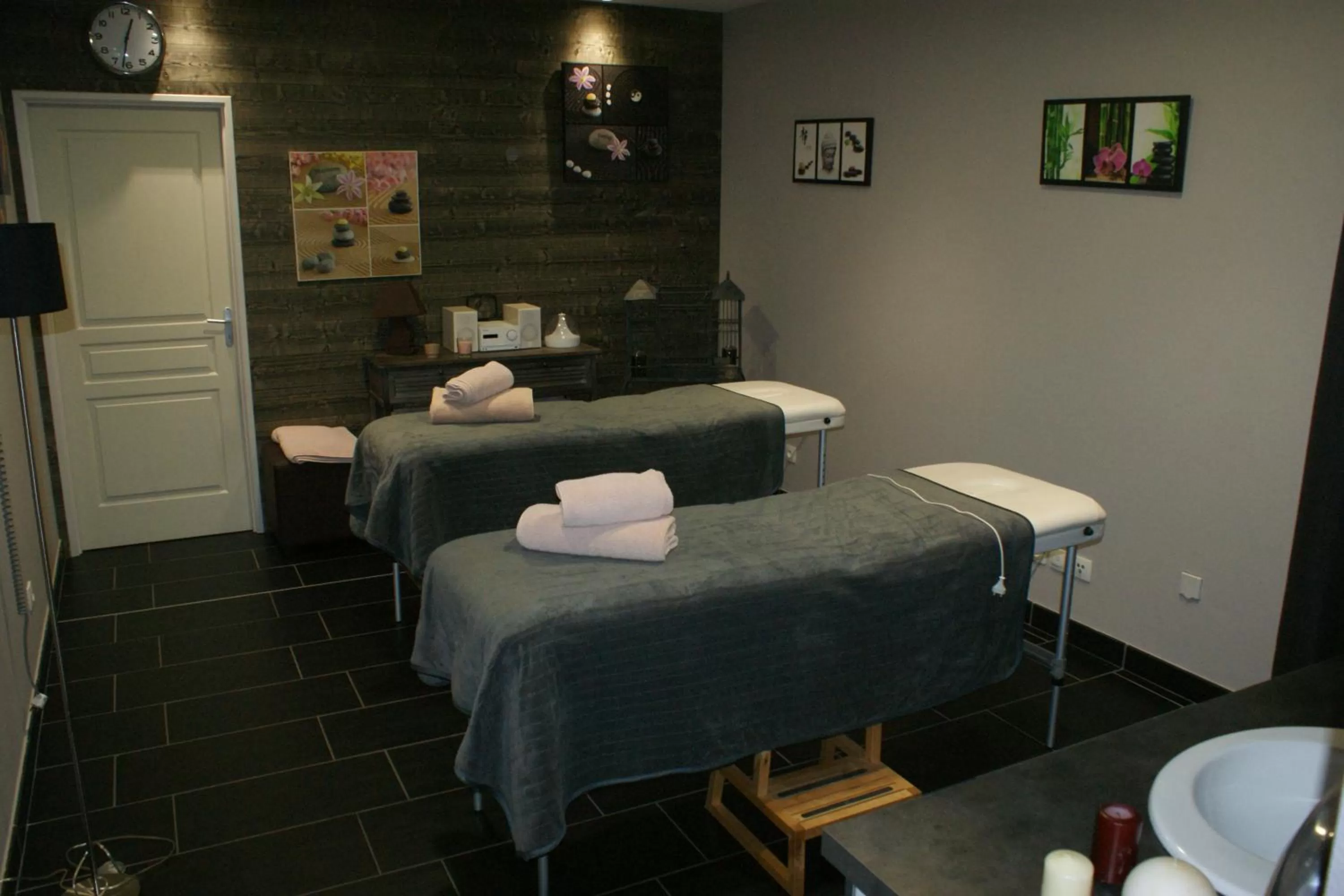 Massage, Bed in Hotel Blanc