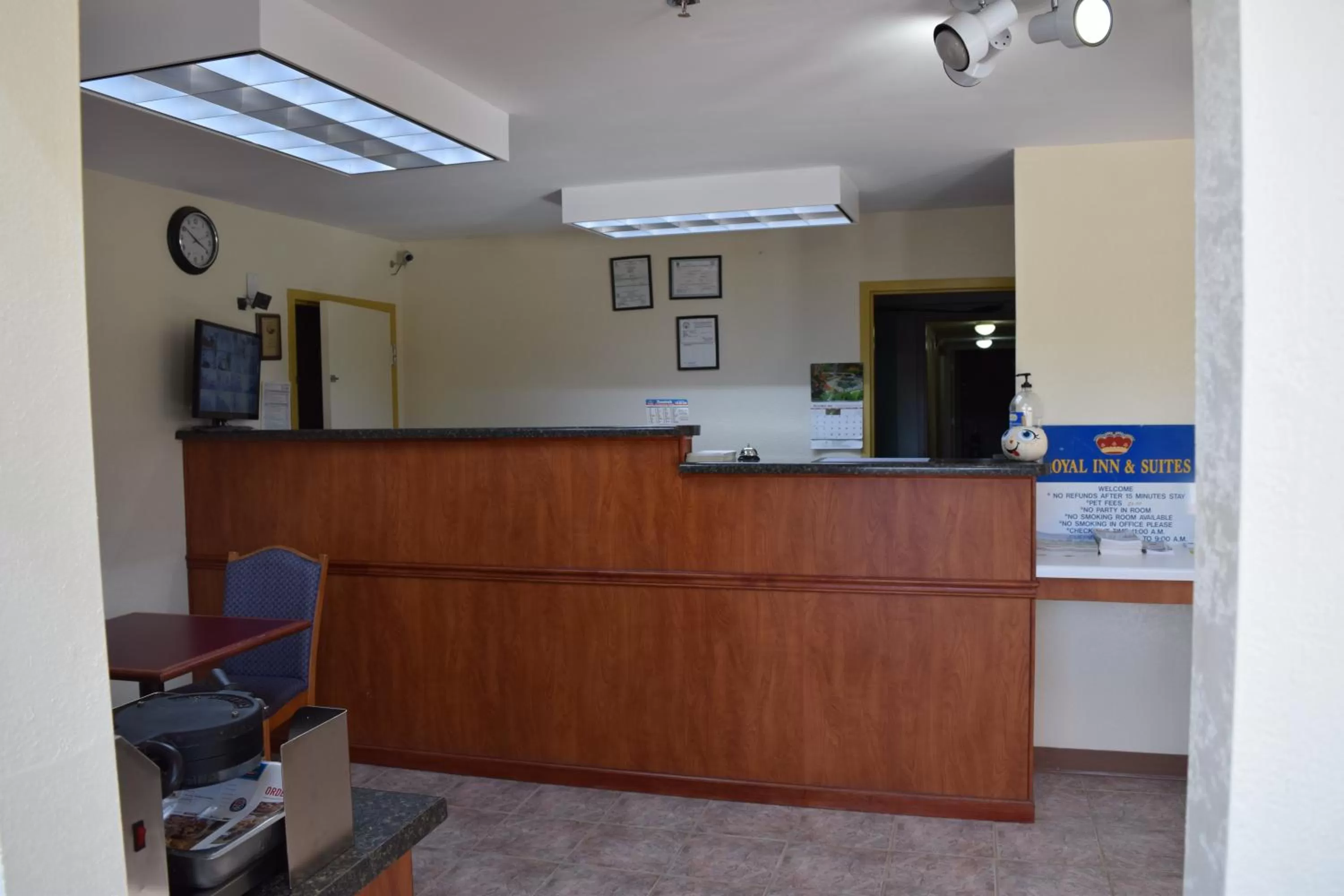 Lobby or reception in Royal Inn & Suites