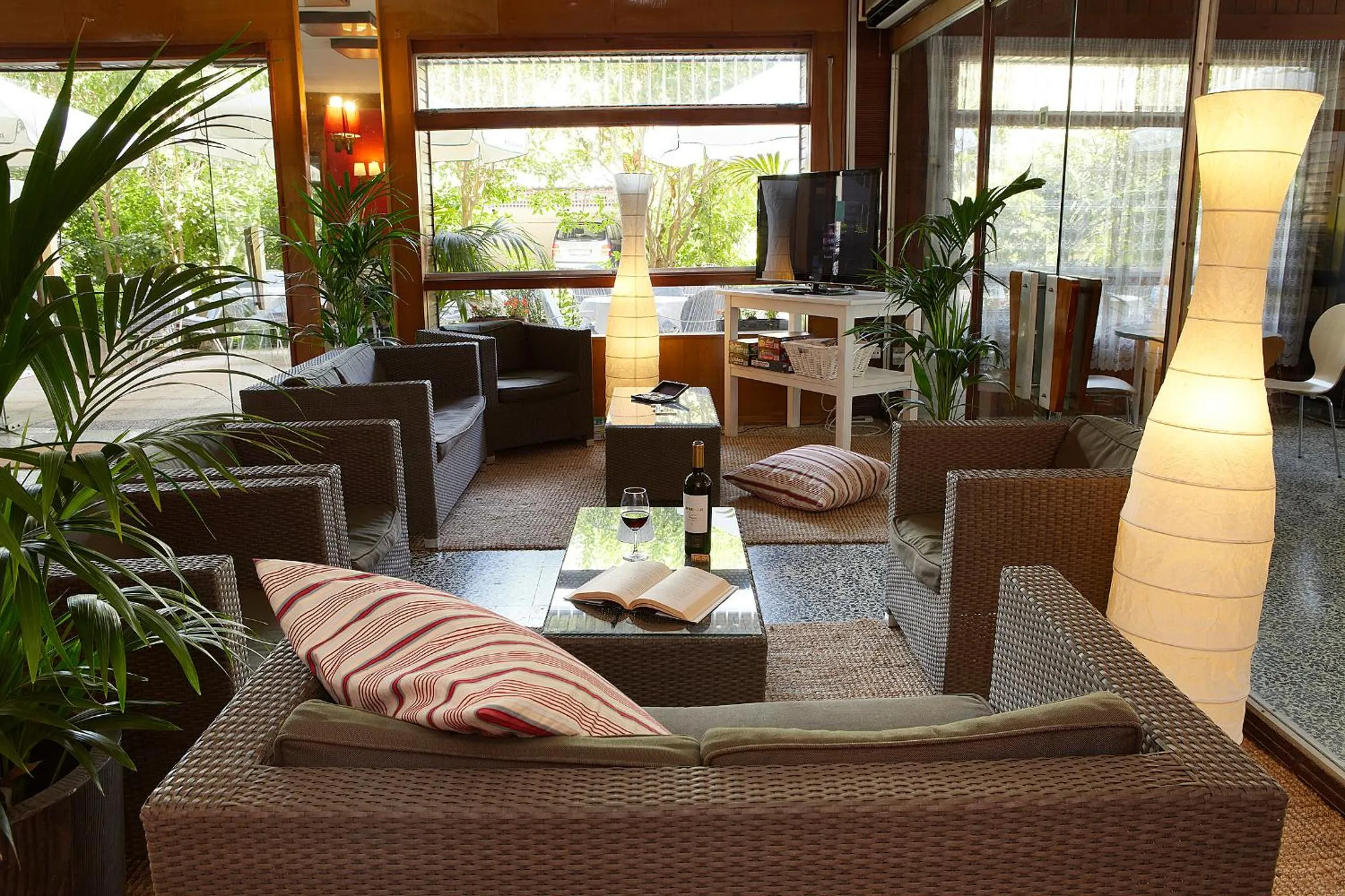 Communal lounge/ TV room in Hotel Bell Repos