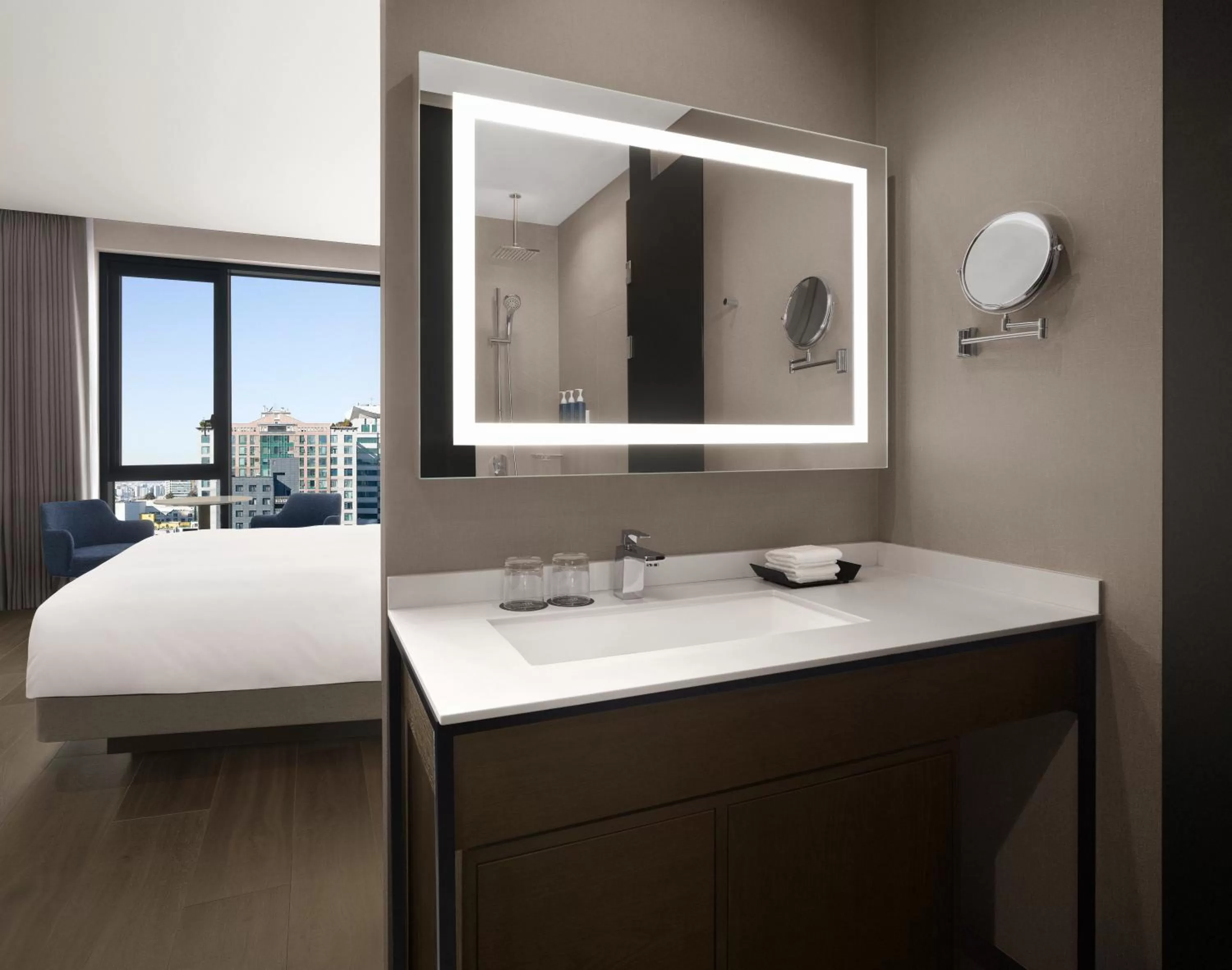 Bathroom, Bed in Four Points by Sheraton Suwon