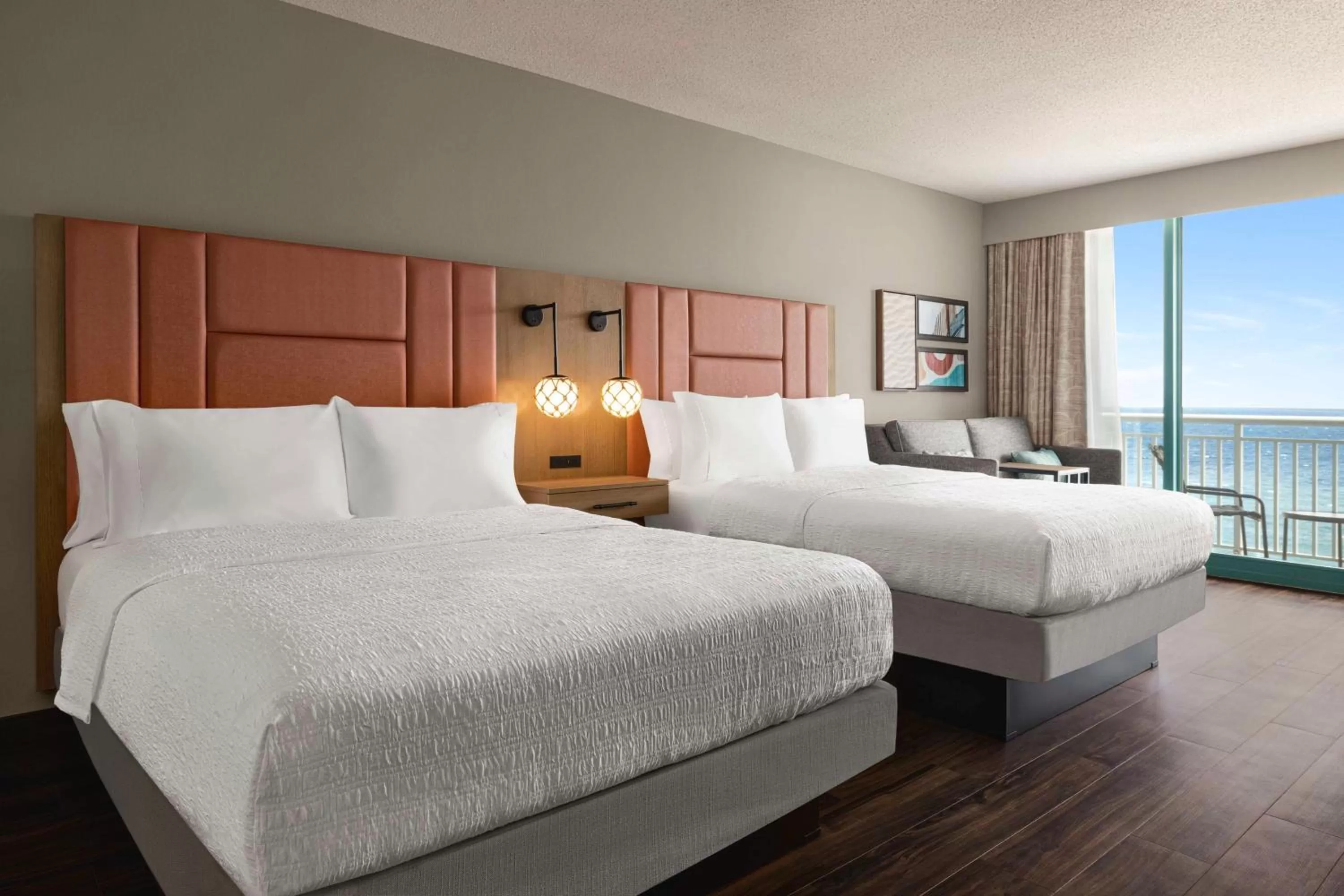 Bed in Hampton Inn Virginia Beach-Oceanfront South