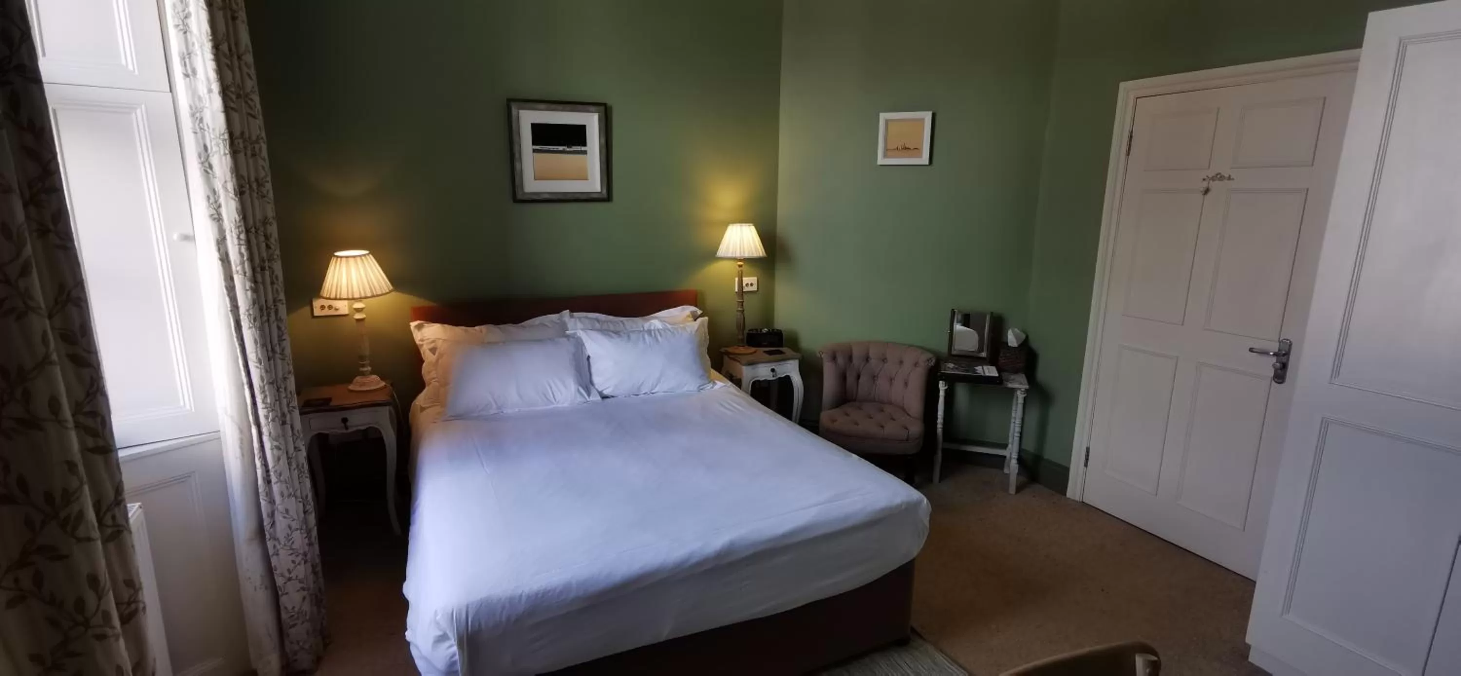 Bedroom, Bed in Buccleuch and Queensberry Arms Hotel