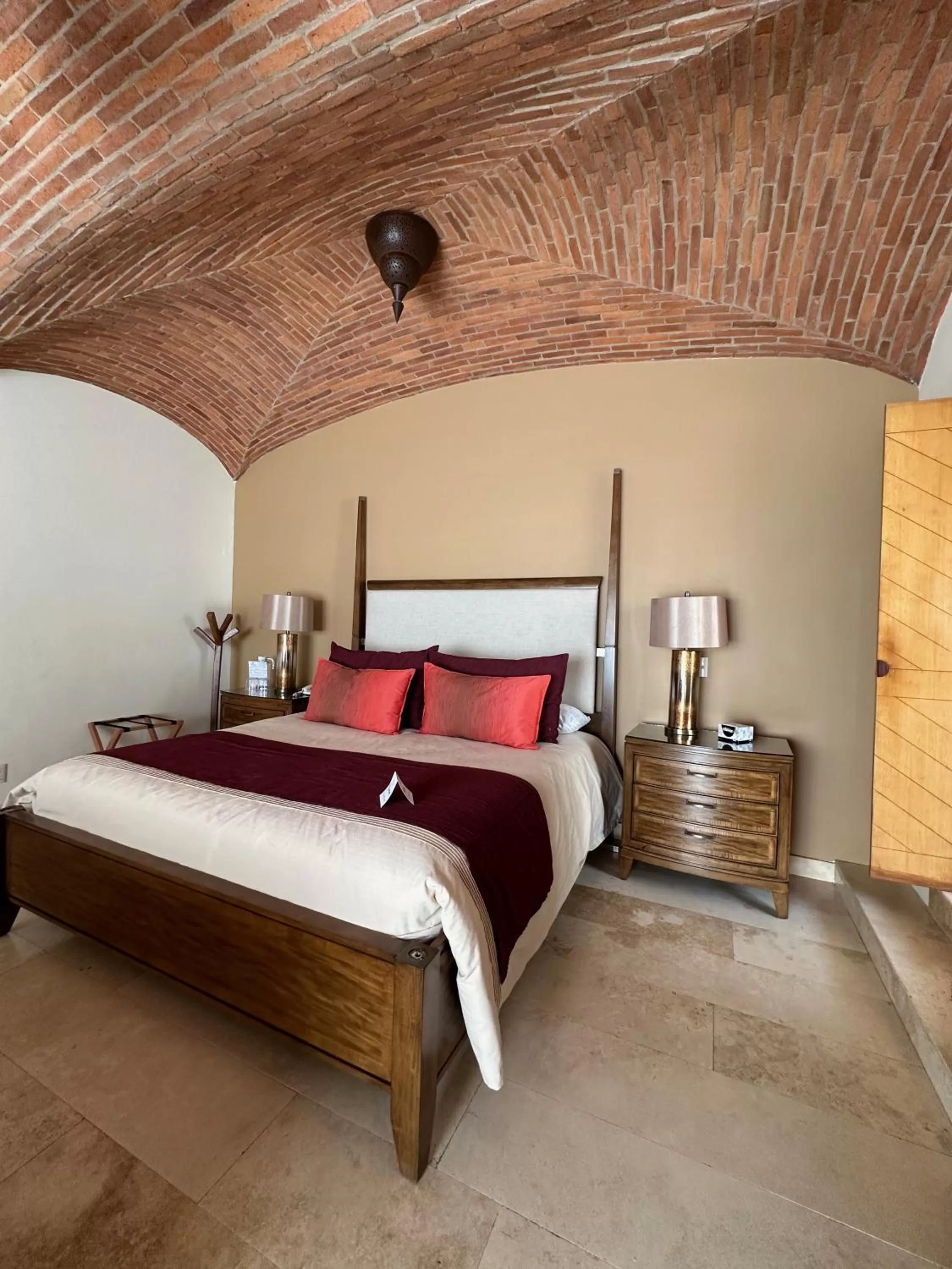 Bed in Hotel Lindo Ajijic Bed & Breakfast